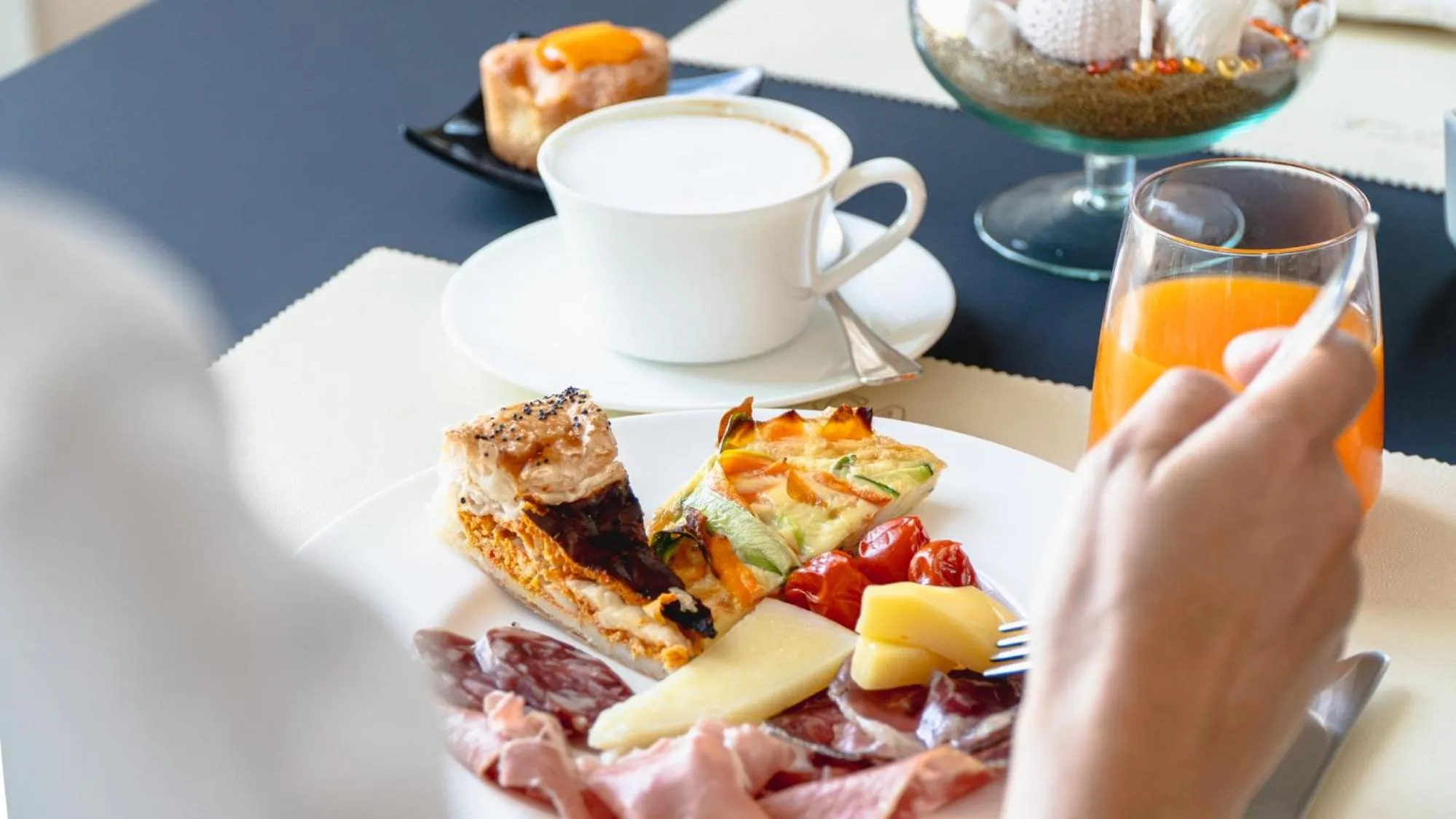 Breakfast in Villa Mosca Charming House