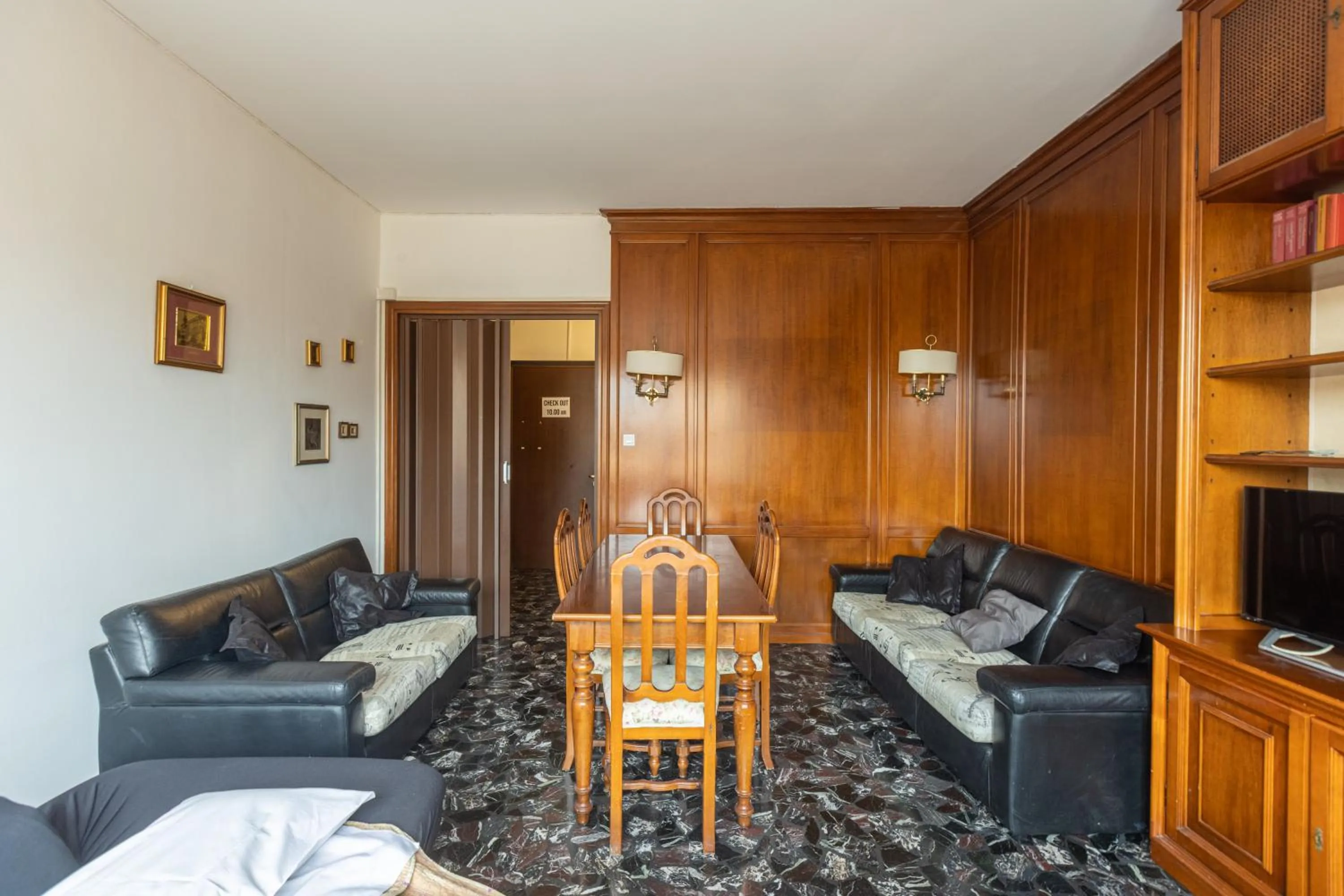 Living room in Montebello, Bologna by Short Holidays