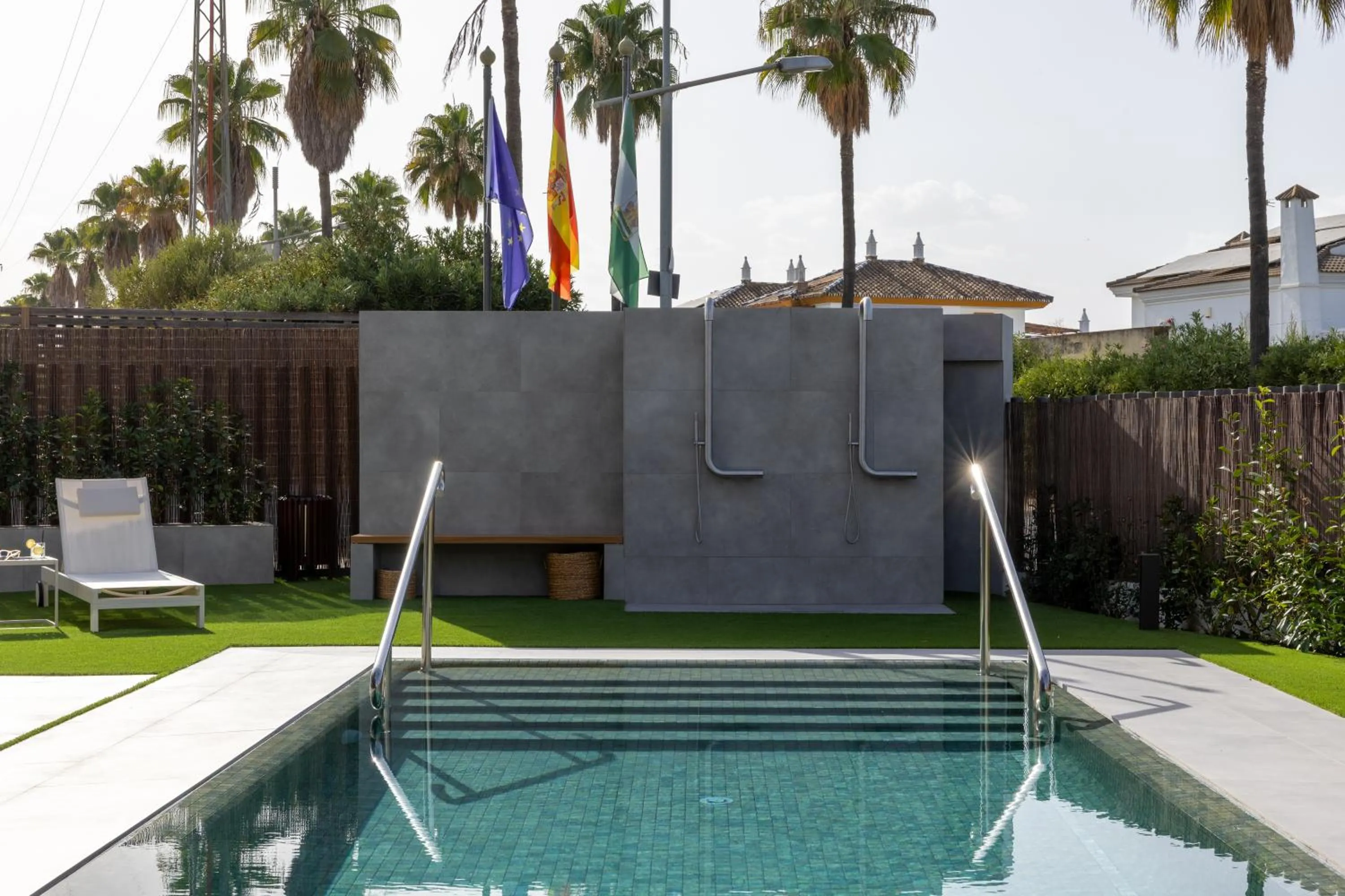 Swimming pool in Sevilla Green Suites