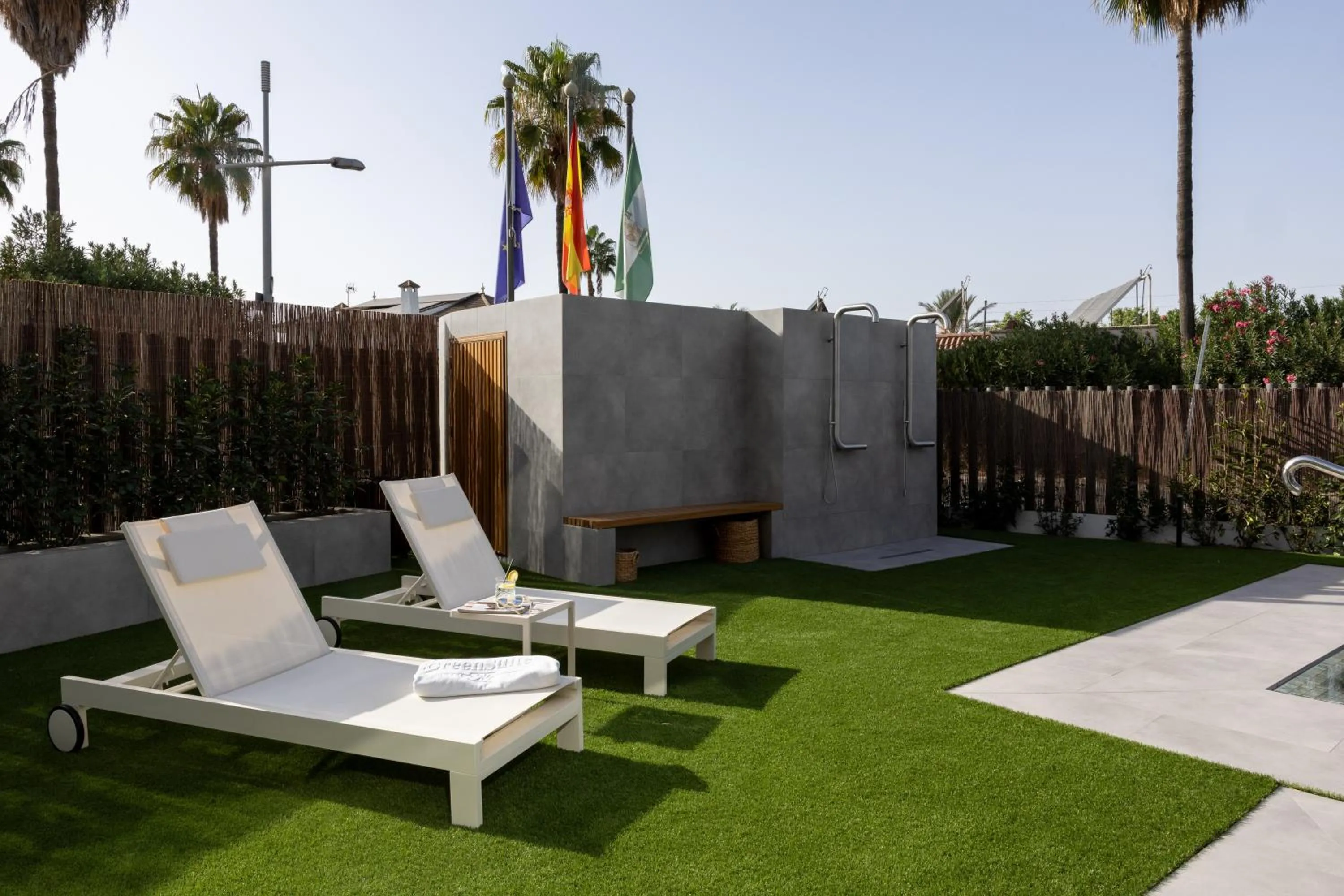 Swimming pool in Sevilla Green Suites