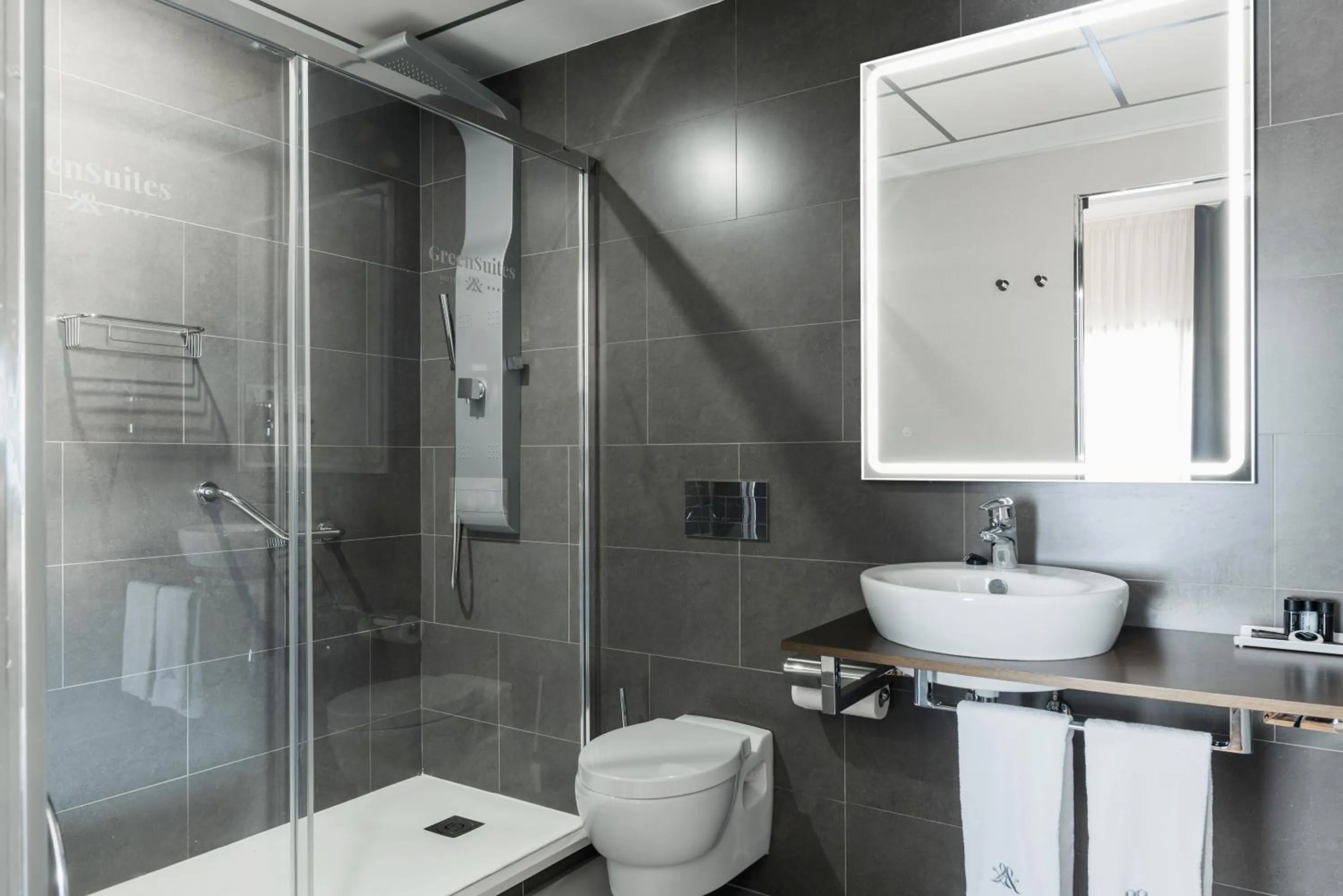 Shower in Sevilla Green Suites