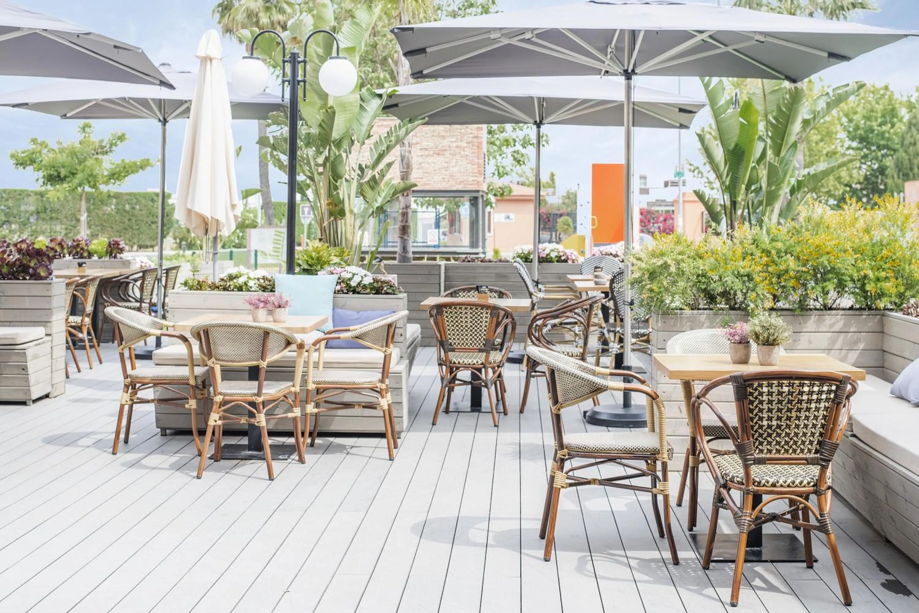 Restaurant/places to eat in Sevilla Green Suites