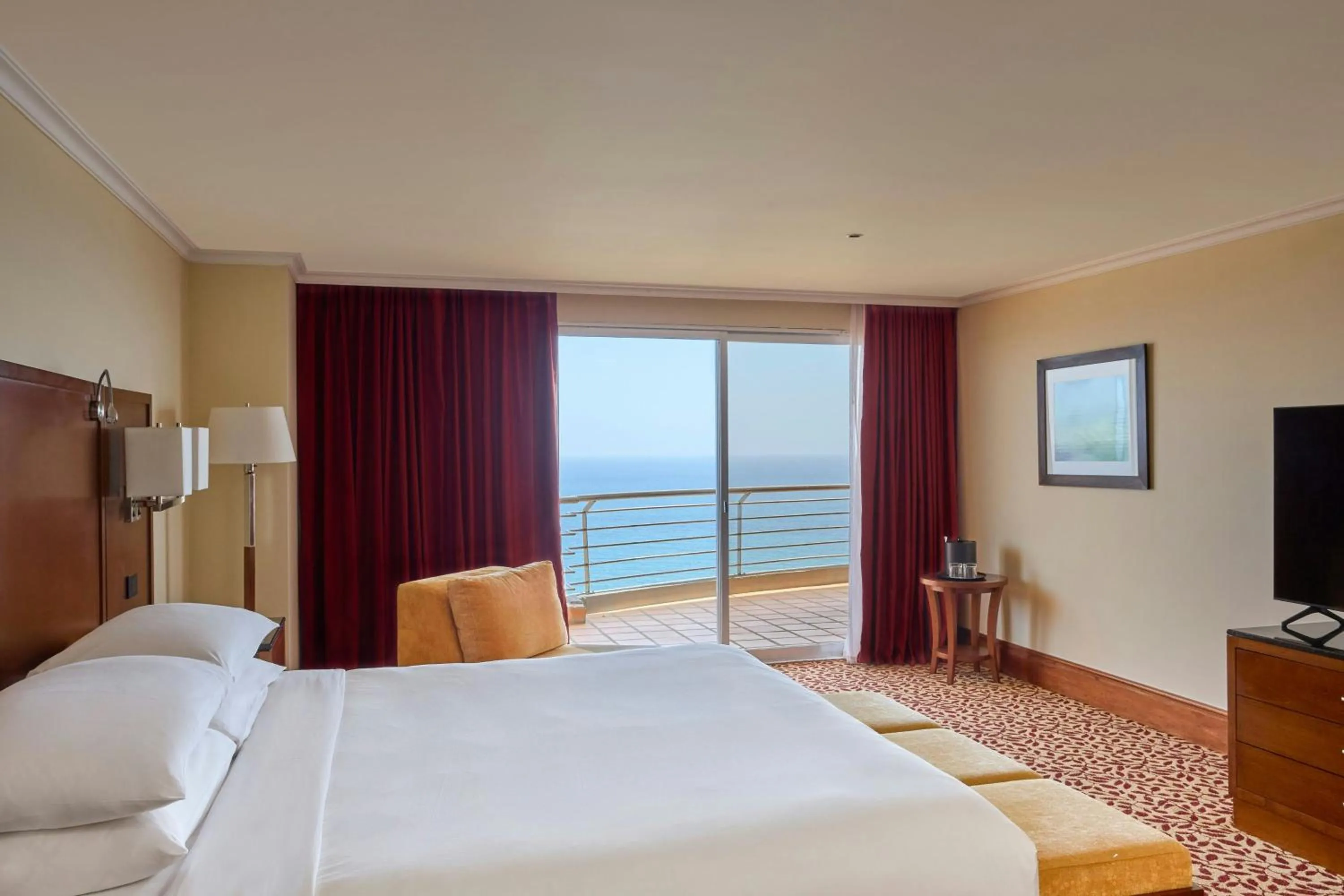 Bedroom, Bed in Marriott Venezuela Hotel Playa Grande