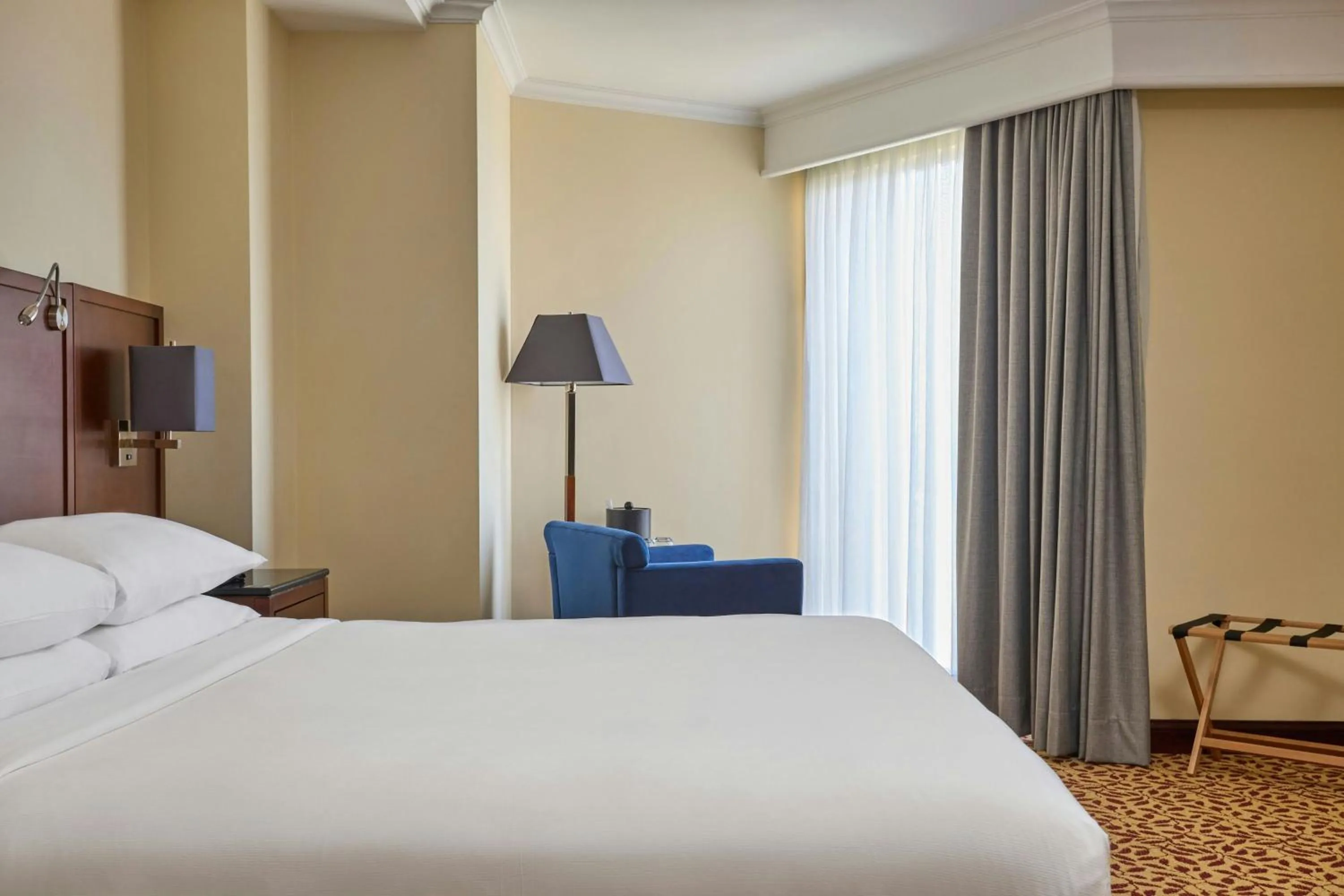 Bedroom, Bed in Marriott Venezuela Hotel Playa Grande