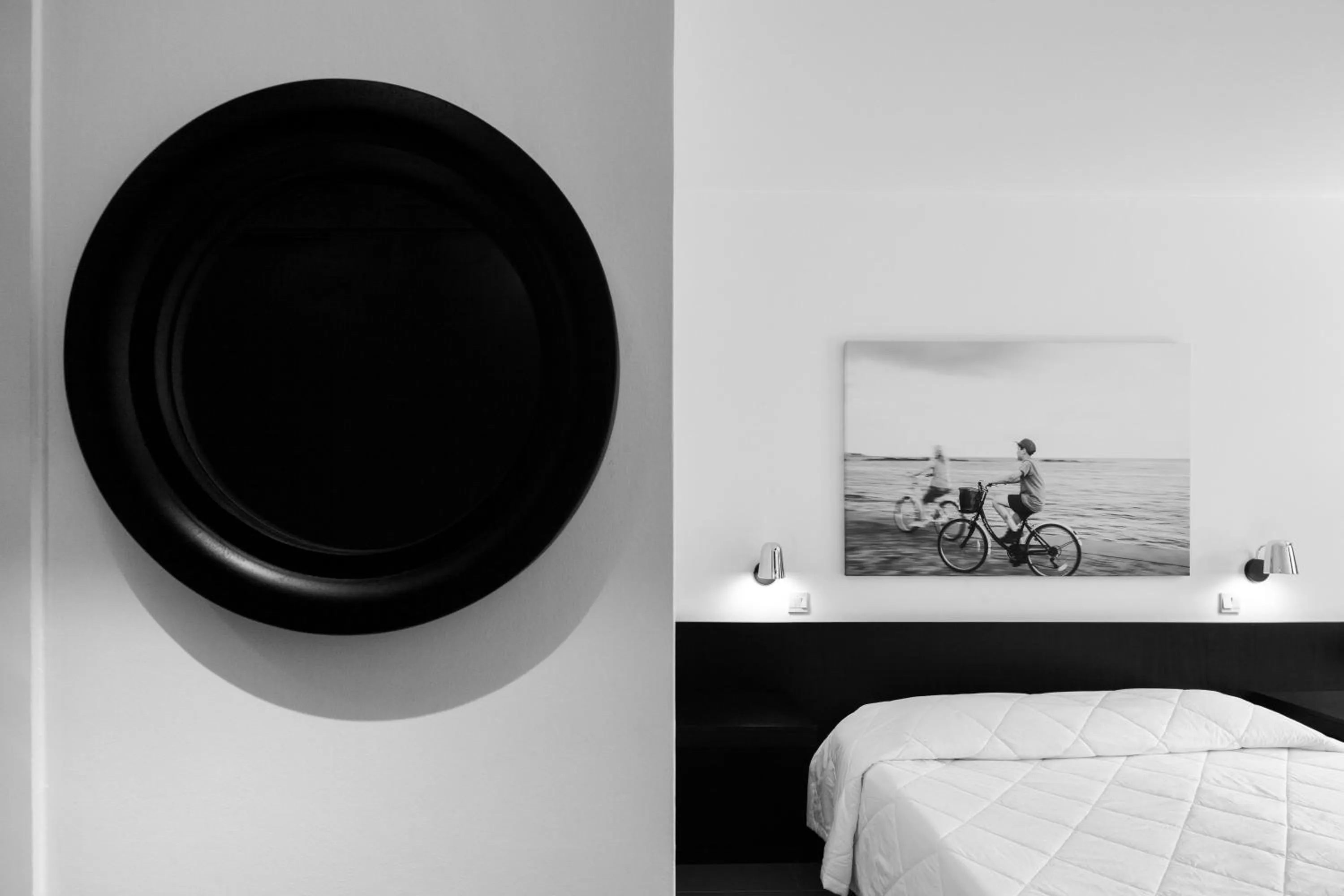 Photo of the whole room, Bed in Almyra