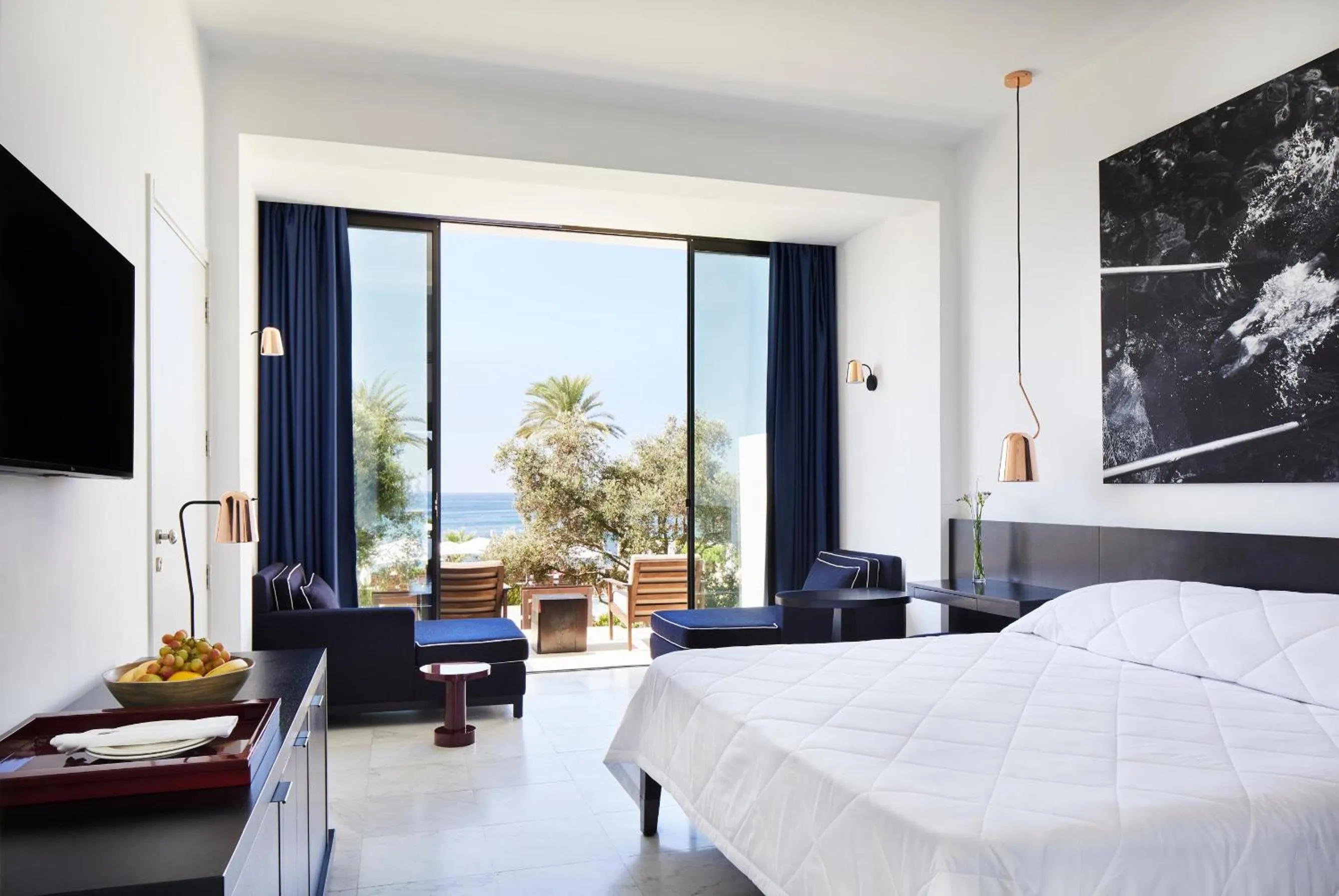 Photo of the whole room, Bed in Almyra