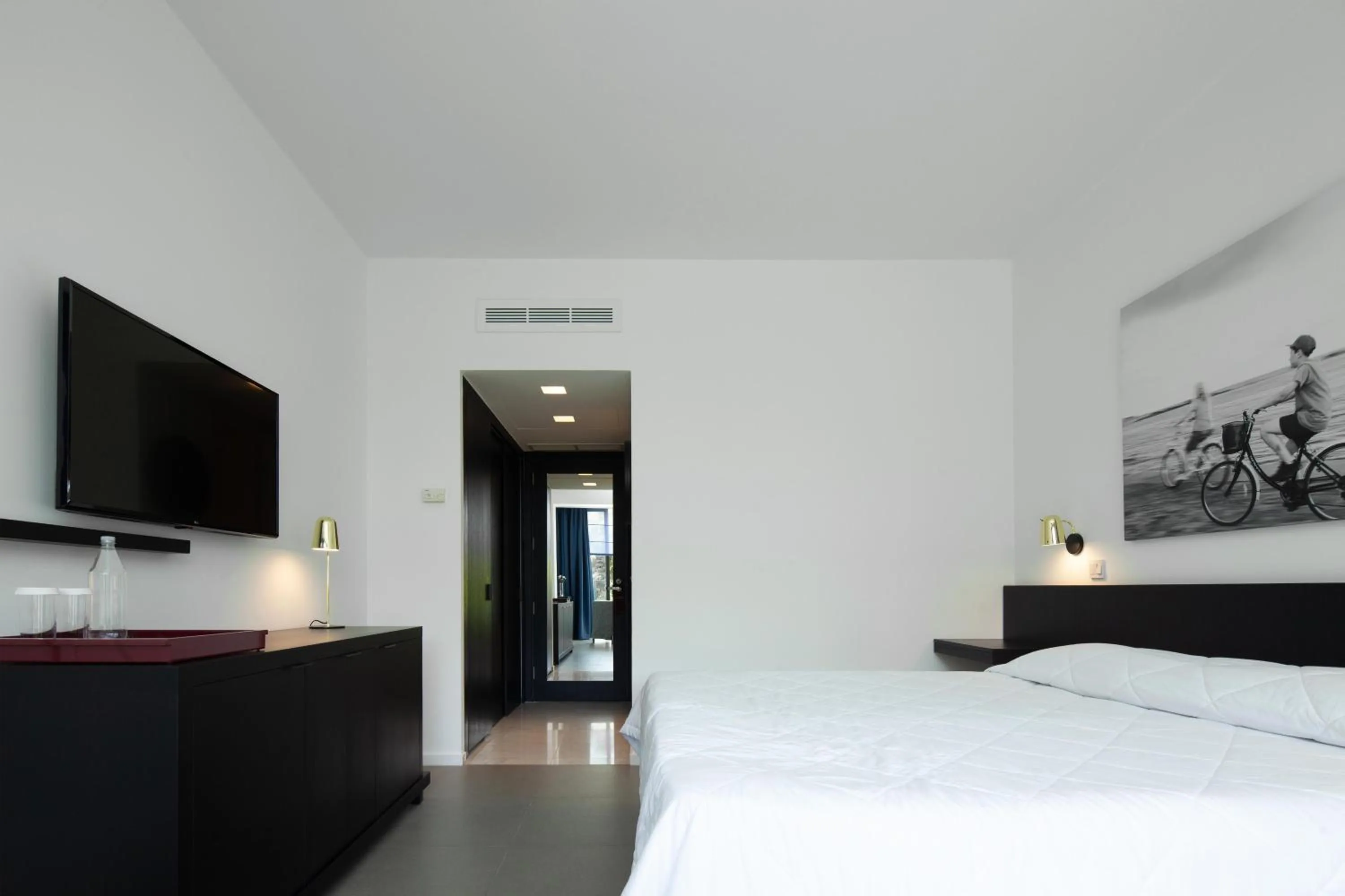 Photo of the whole room, Bed in Almyra