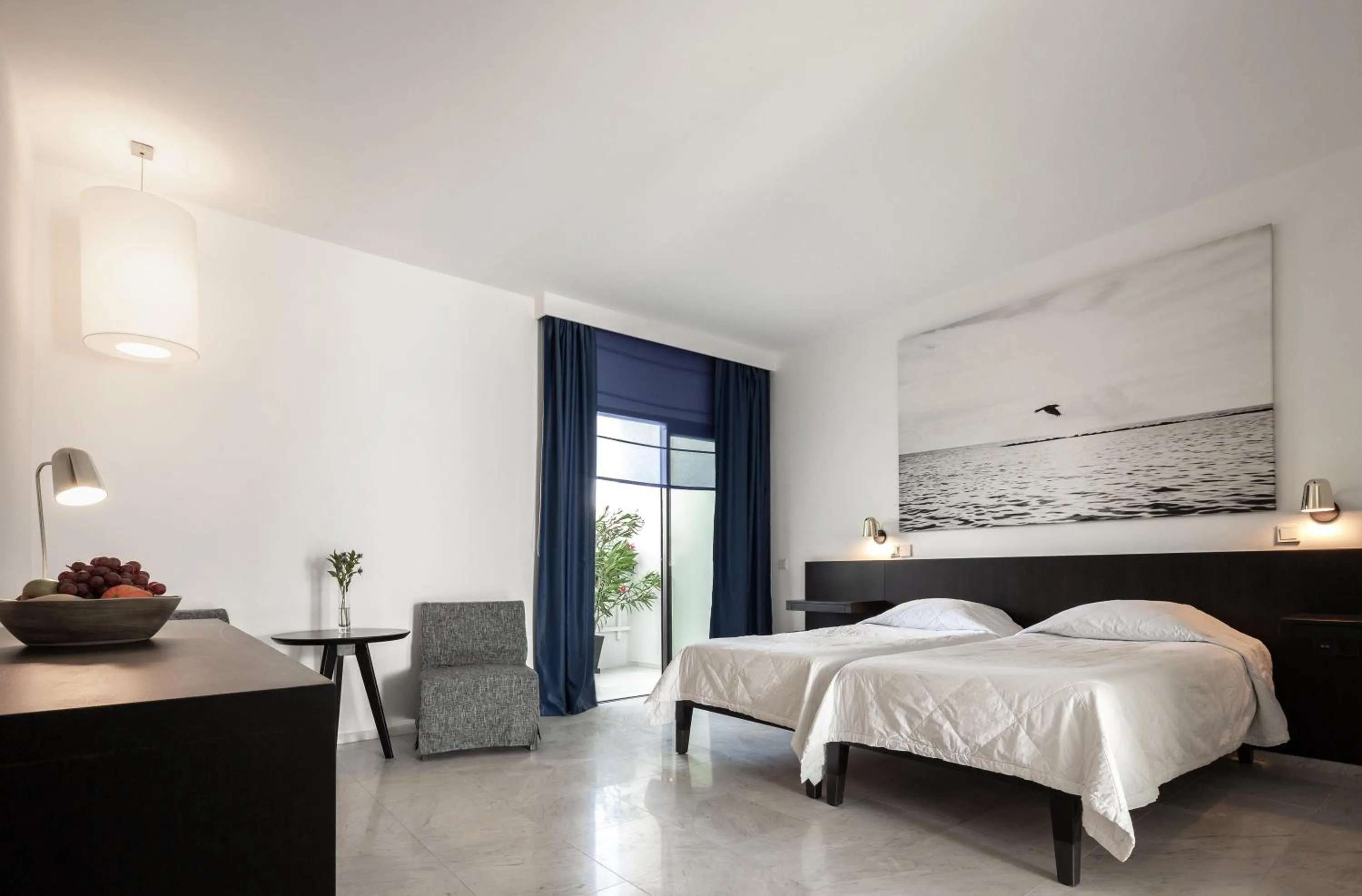 Photo of the whole room, Bed in Almyra