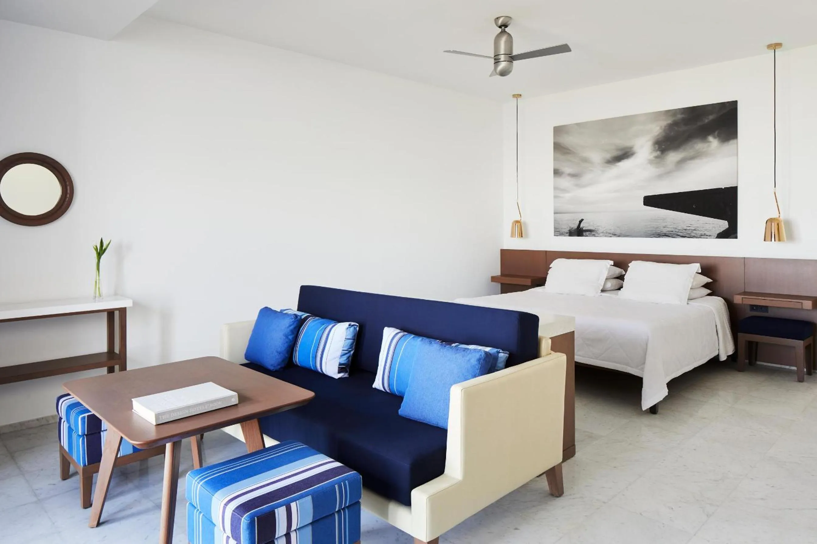 Photo of the whole room, Bed in Almyra