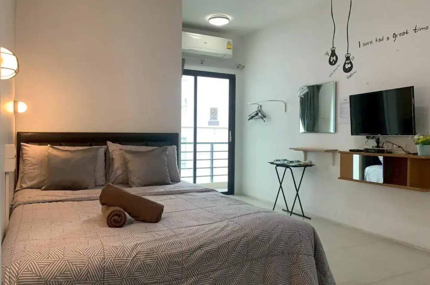 Queen Room with Private Bathroom in HOMEY-Sleepy Don Mueang Airport Hostel Queen Room with Private Bathroom in HOMEY-Sleepy Don Mueang Airport Hostel