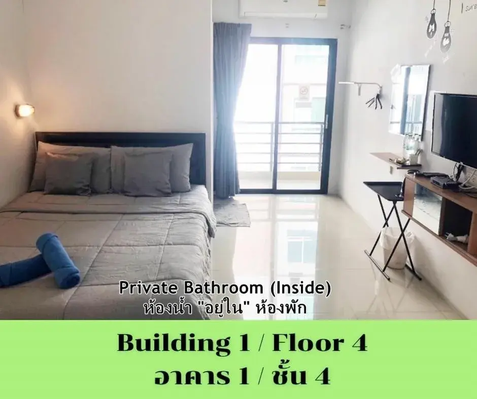 Queen Room with Private Bathroom in HOMEY-Sleepy Don Mueang Airport Hostel Queen Room with Private Bathroom in HOMEY-Sleepy Don Mueang Airport Hostel