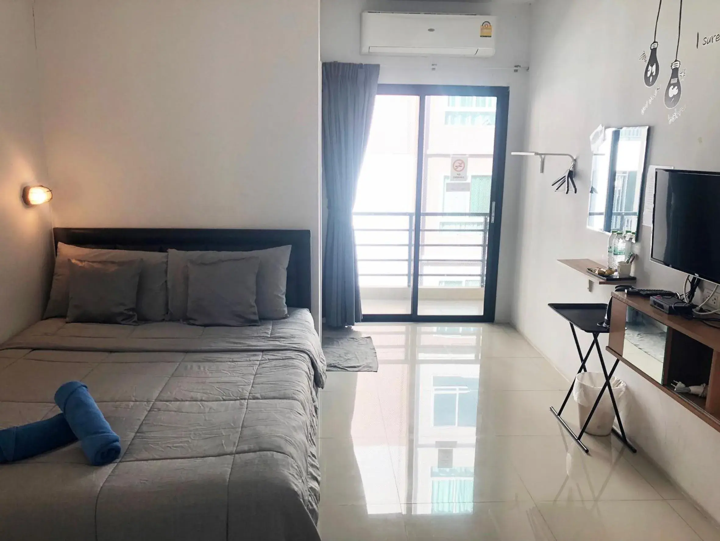 Queen Room with Private Bathroom in HOMEY-Sleepy Don Mueang Airport Hostel Queen Room with Private Bathroom in HOMEY-Sleepy Don Mueang Airport Hostel