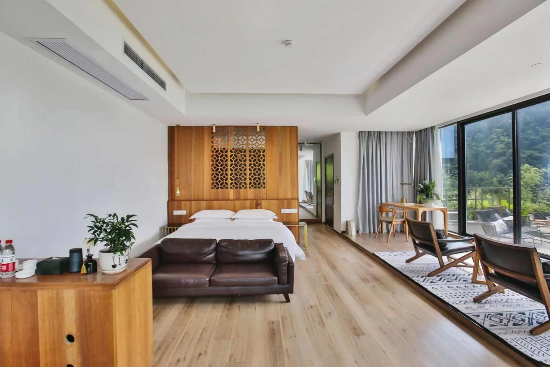 Photo of the whole room, Bed in Purespace