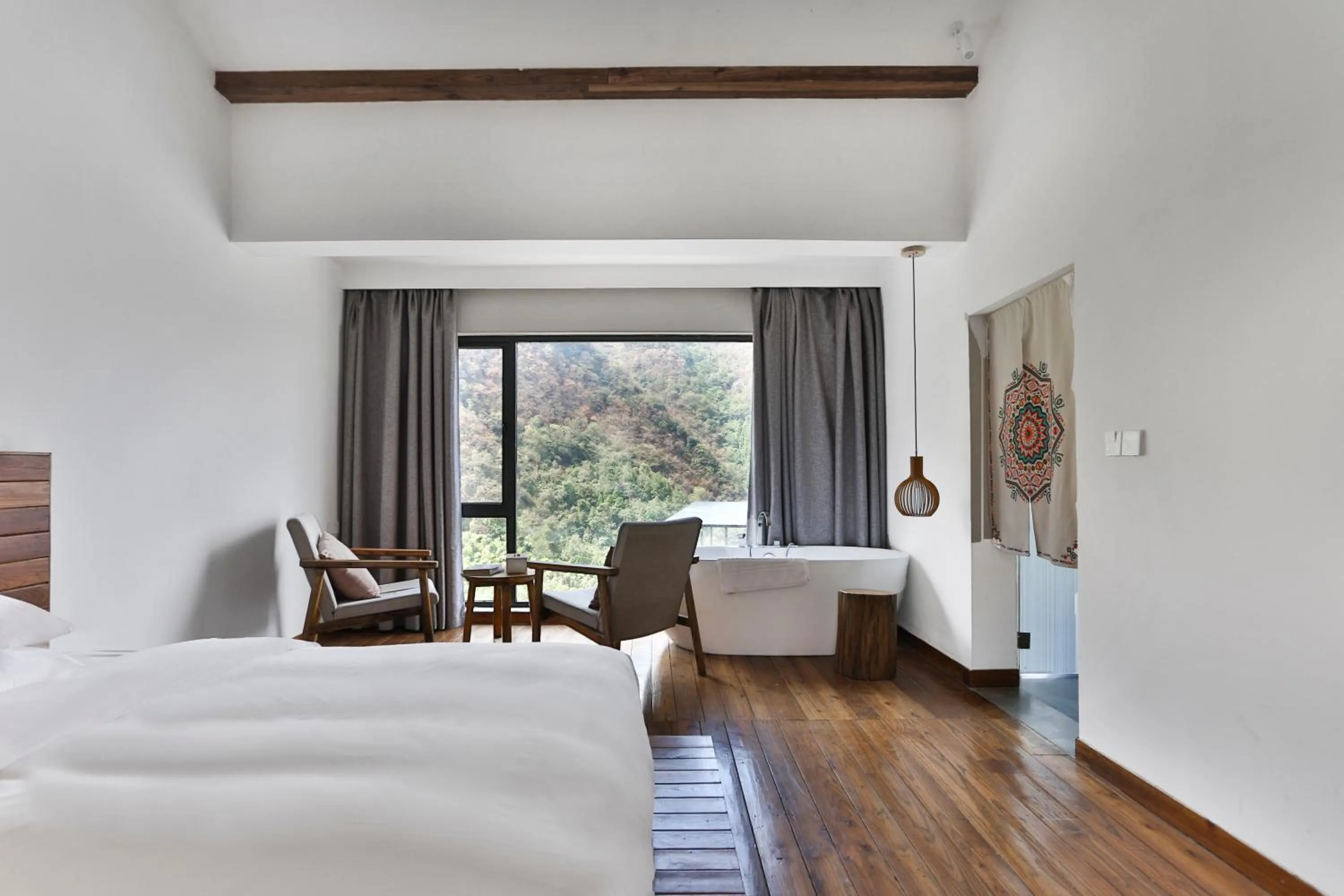 Photo of the whole room, Bed in Purespace