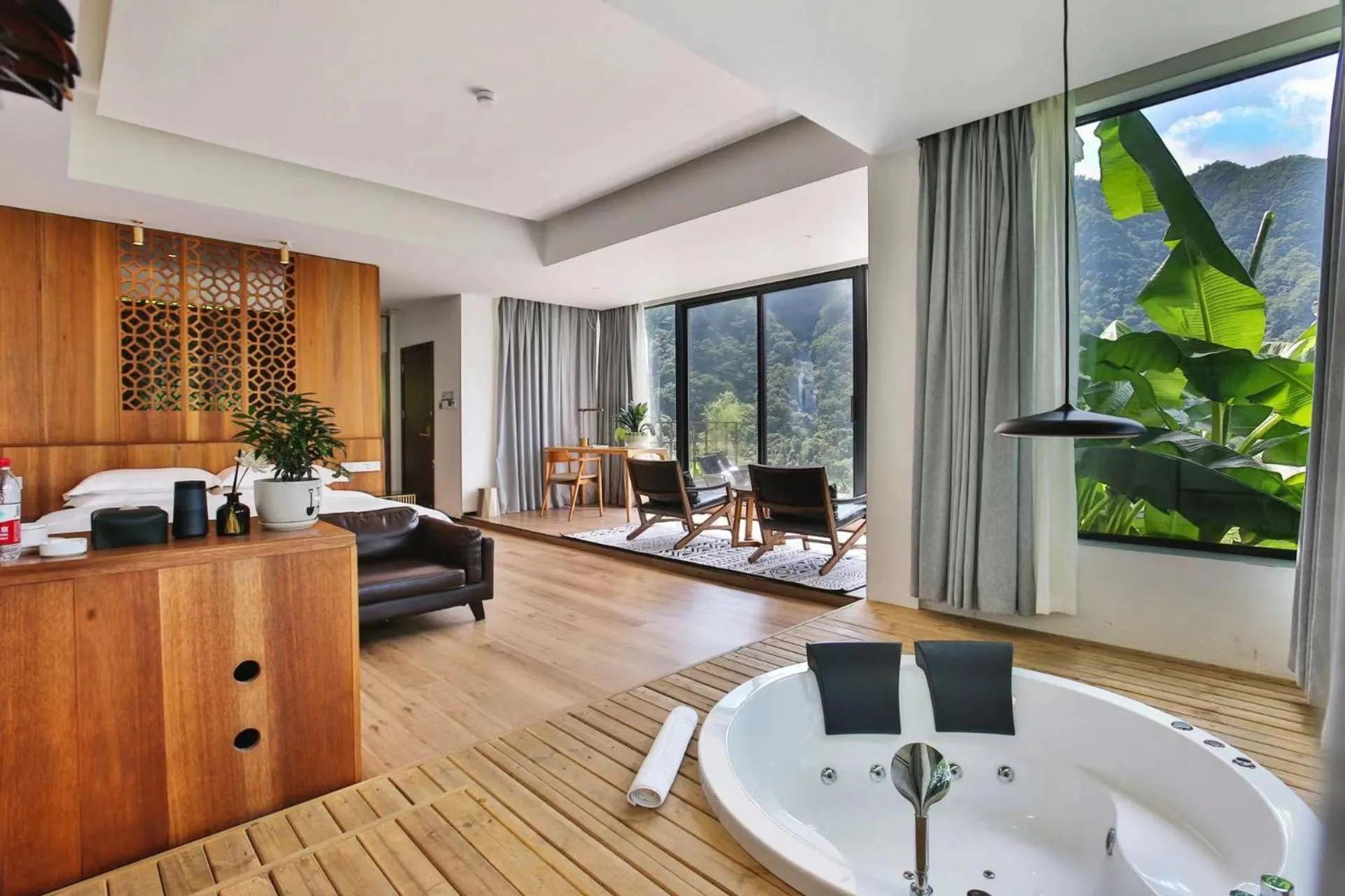 Photo of the whole room in Purespace