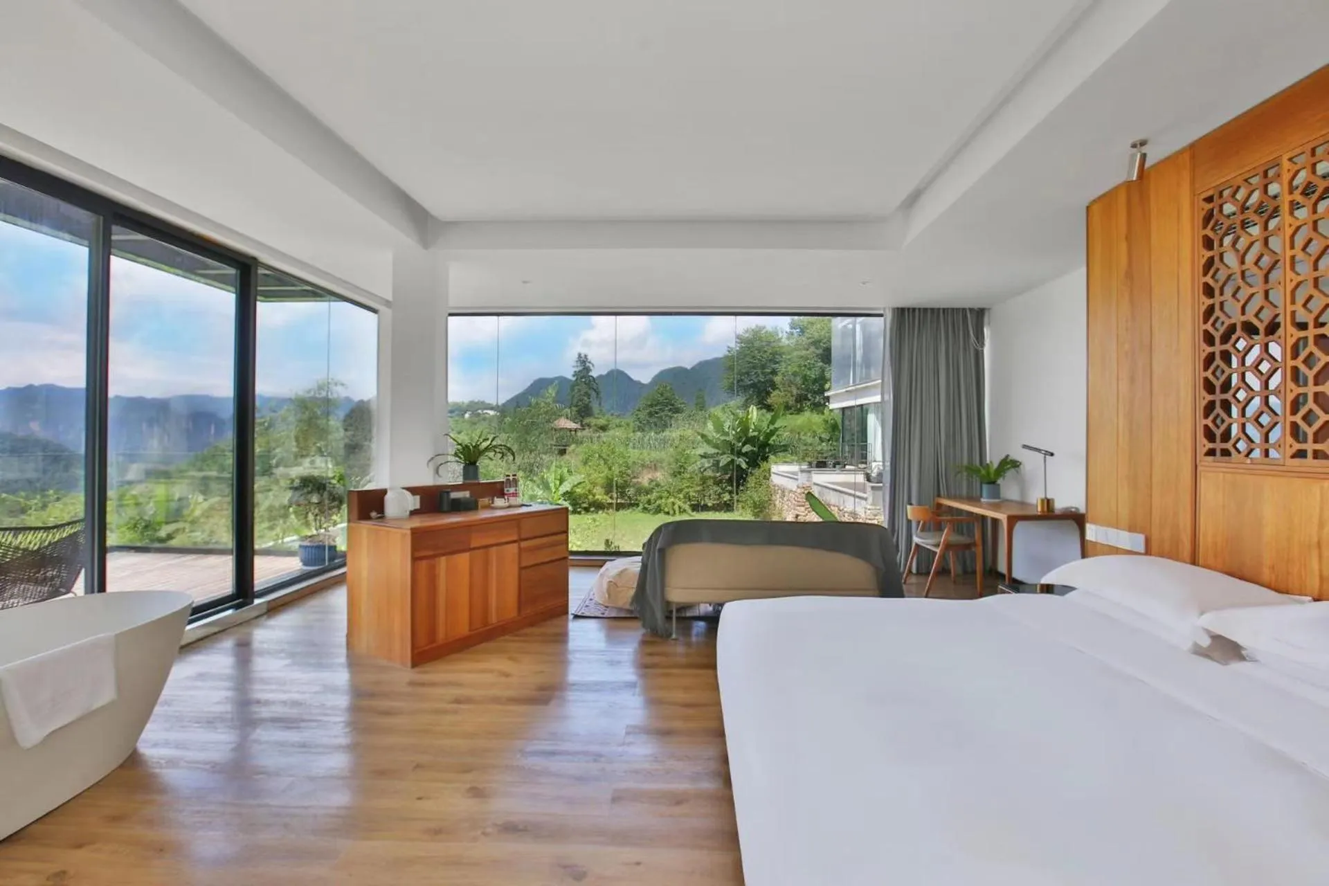 Photo of the whole room, Bed in Purespace