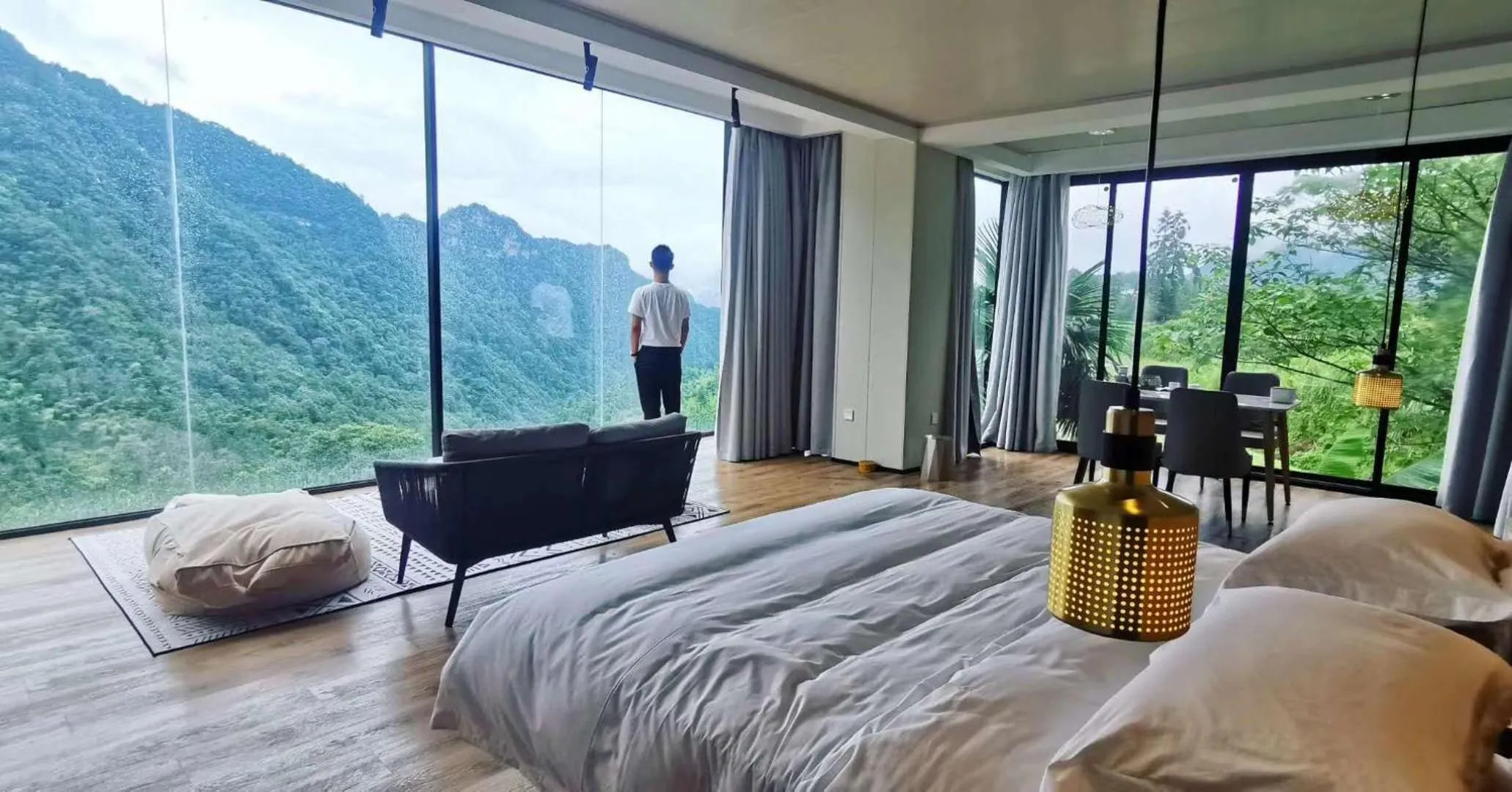 Photo of the whole room, Bed in Purespace