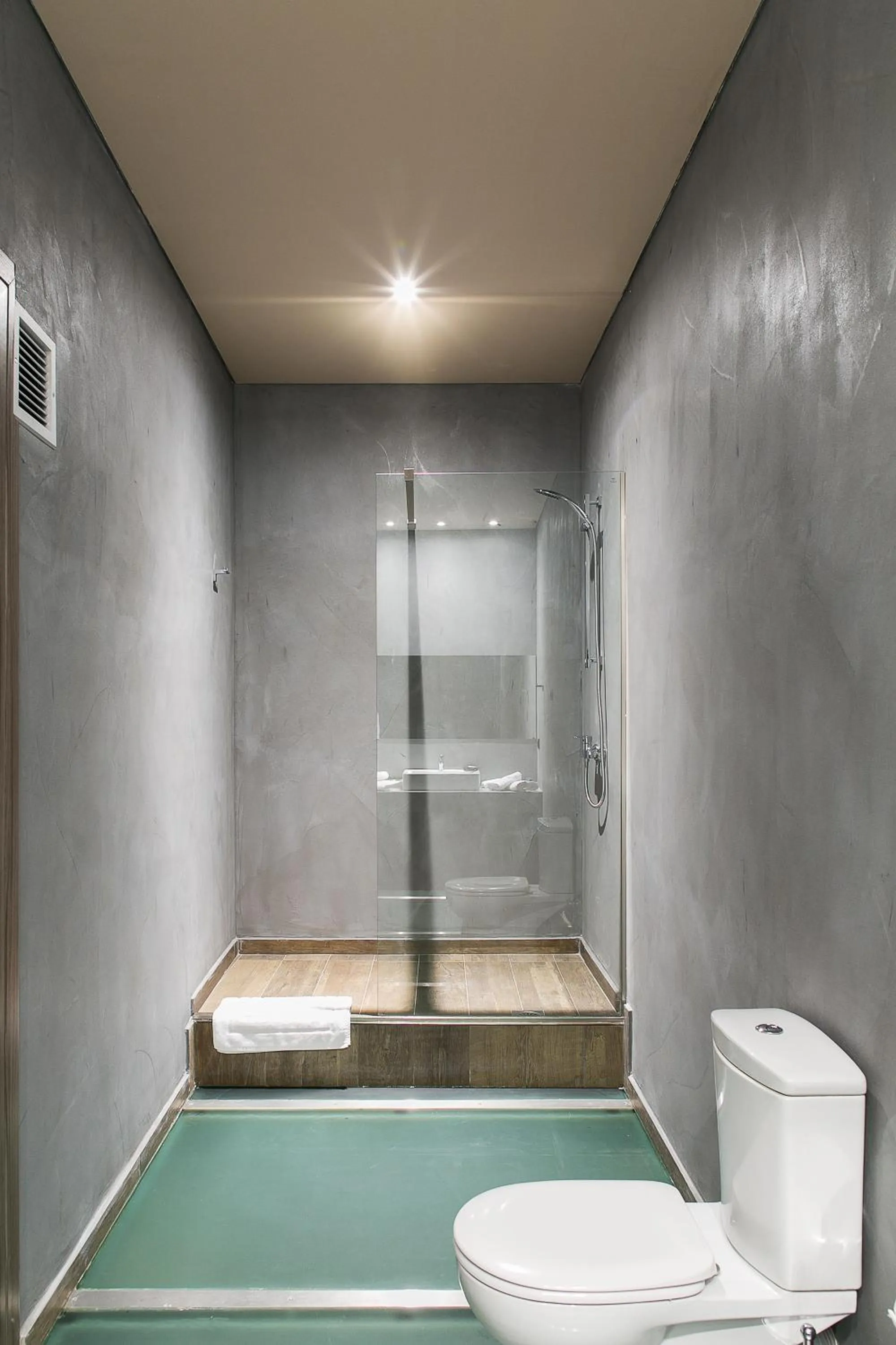 Shower in Superior One Boutique Hotel