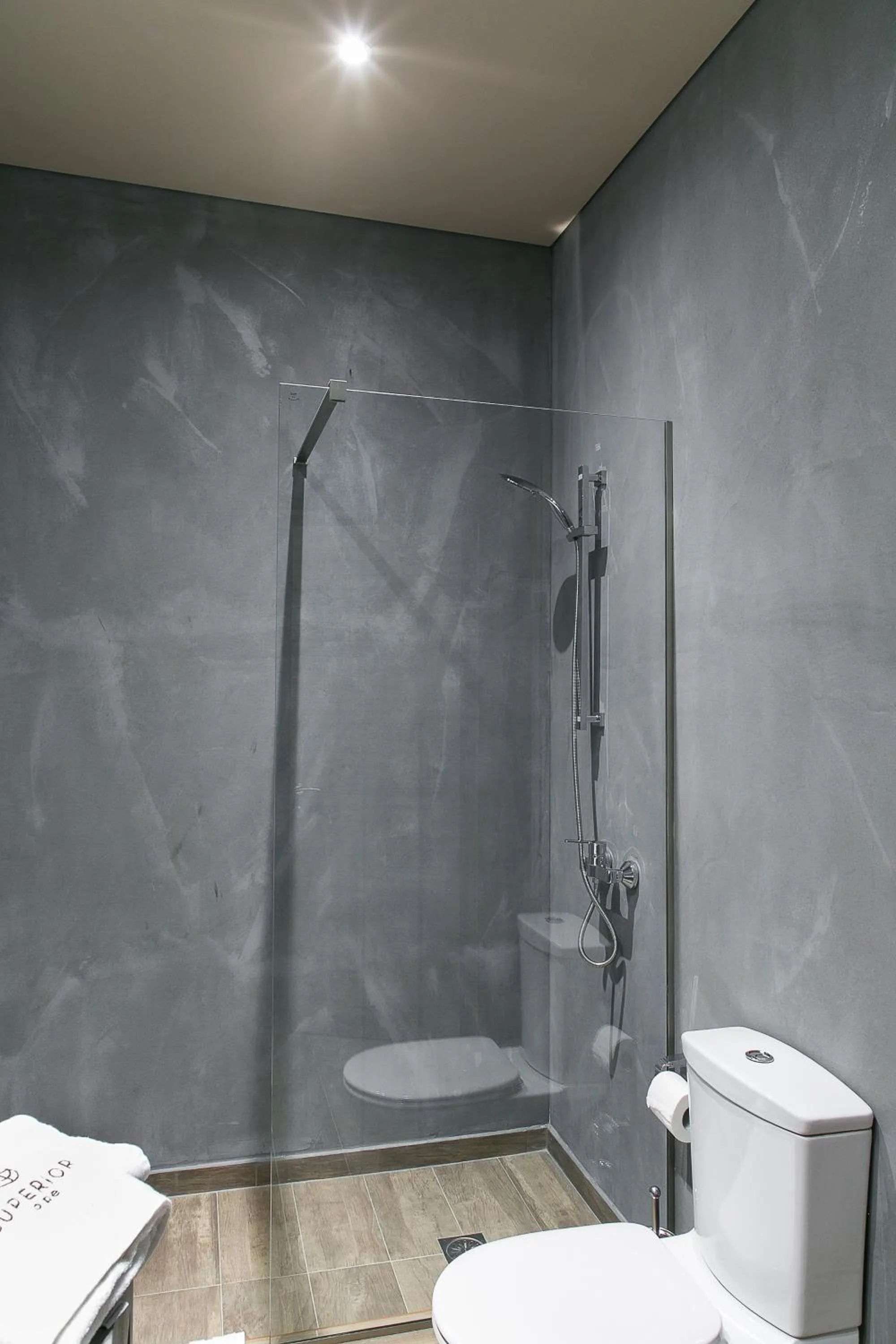 Shower in Superior One Boutique Hotel