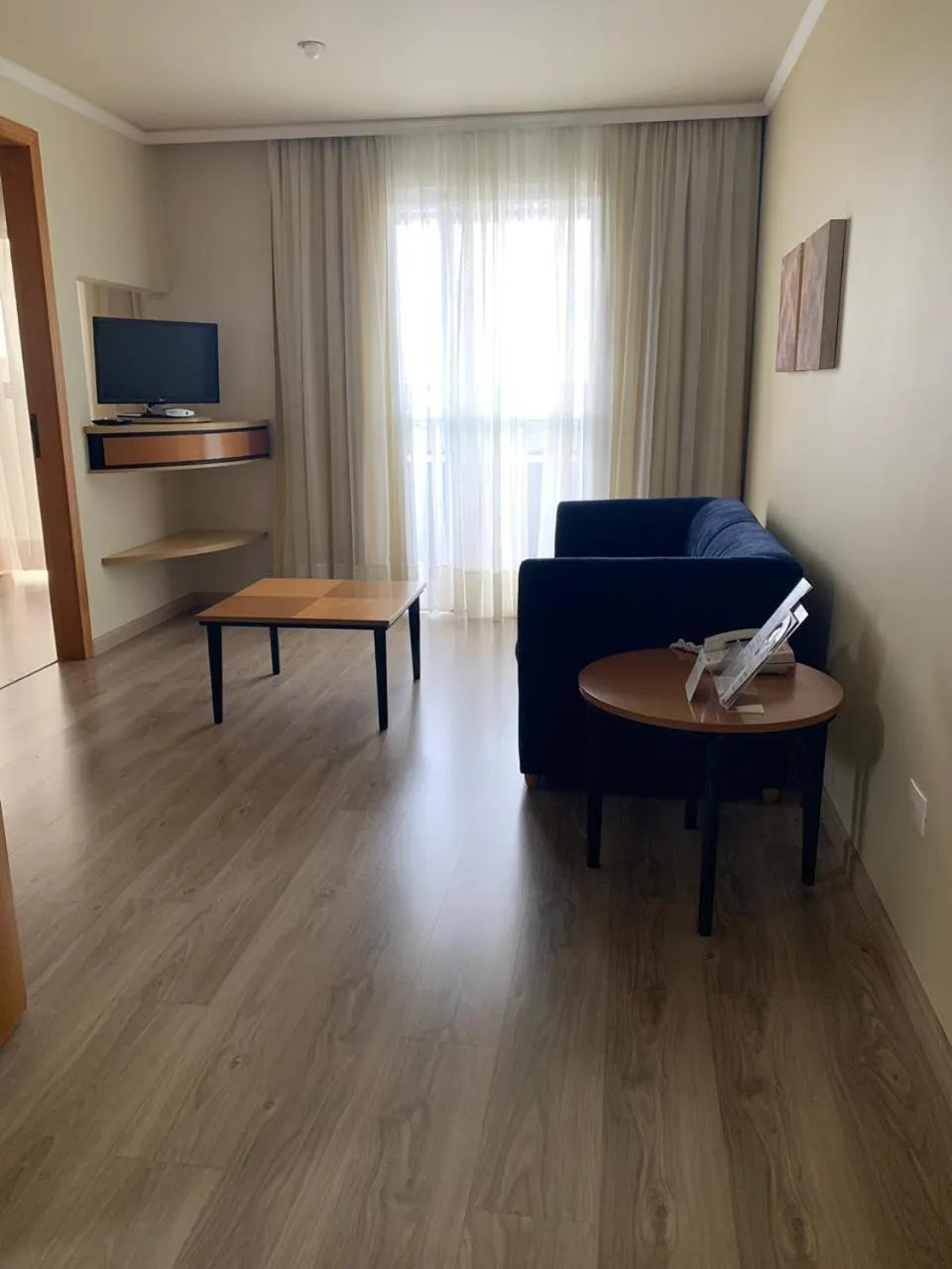 Living room in Astron Suítes São José dos Pinhais by Nobile