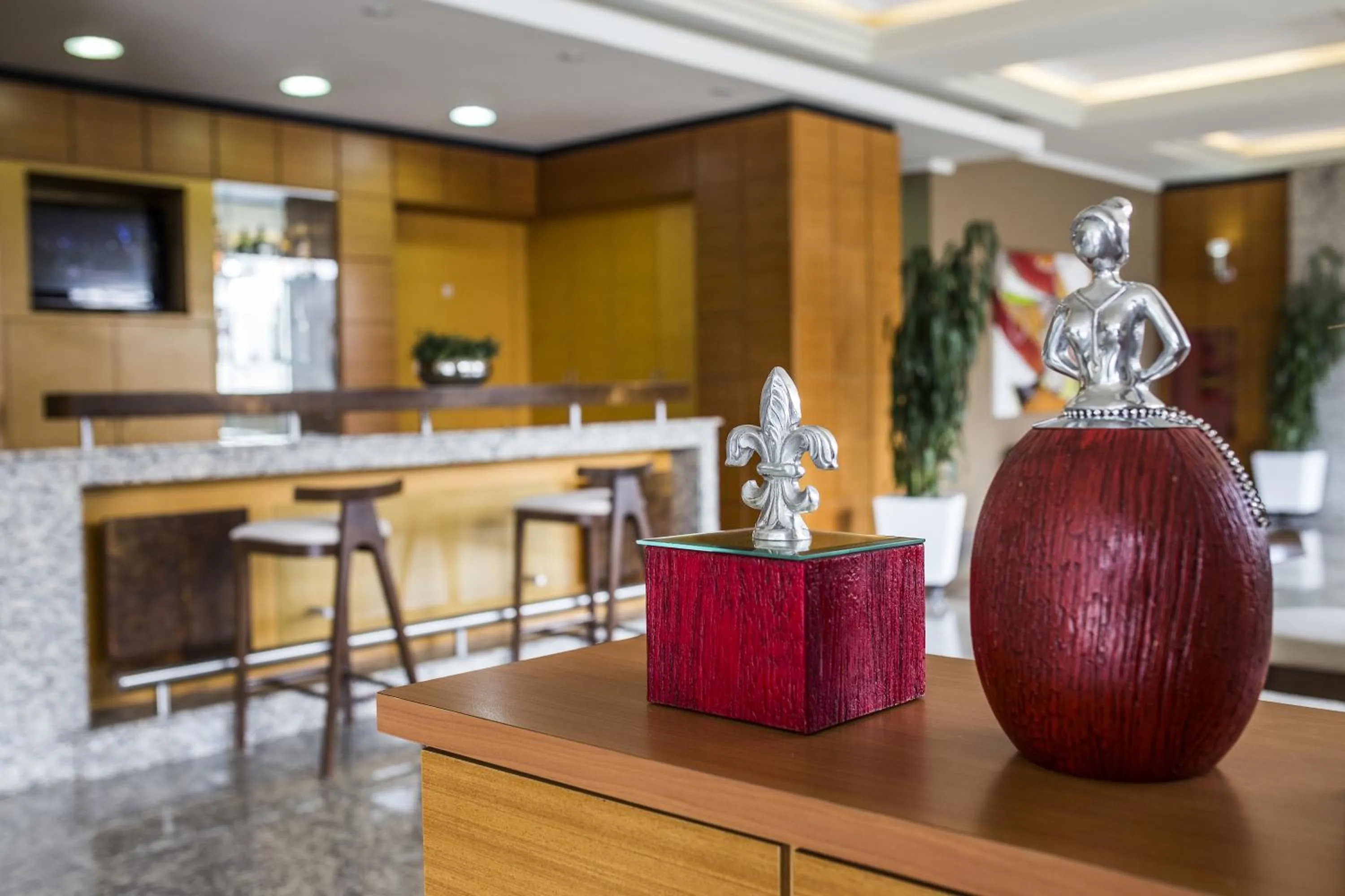 Lobby or reception in Astron Suítes São José dos Pinhais by Nobile