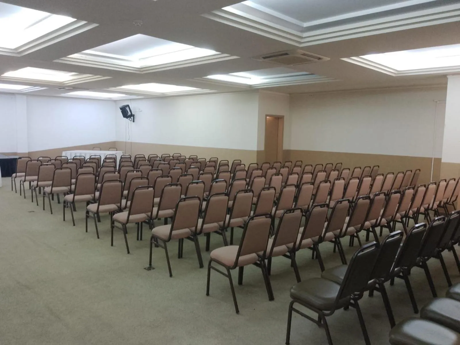 Banquet/Function facilities in Astron Suítes São José dos Pinhais by Nobile