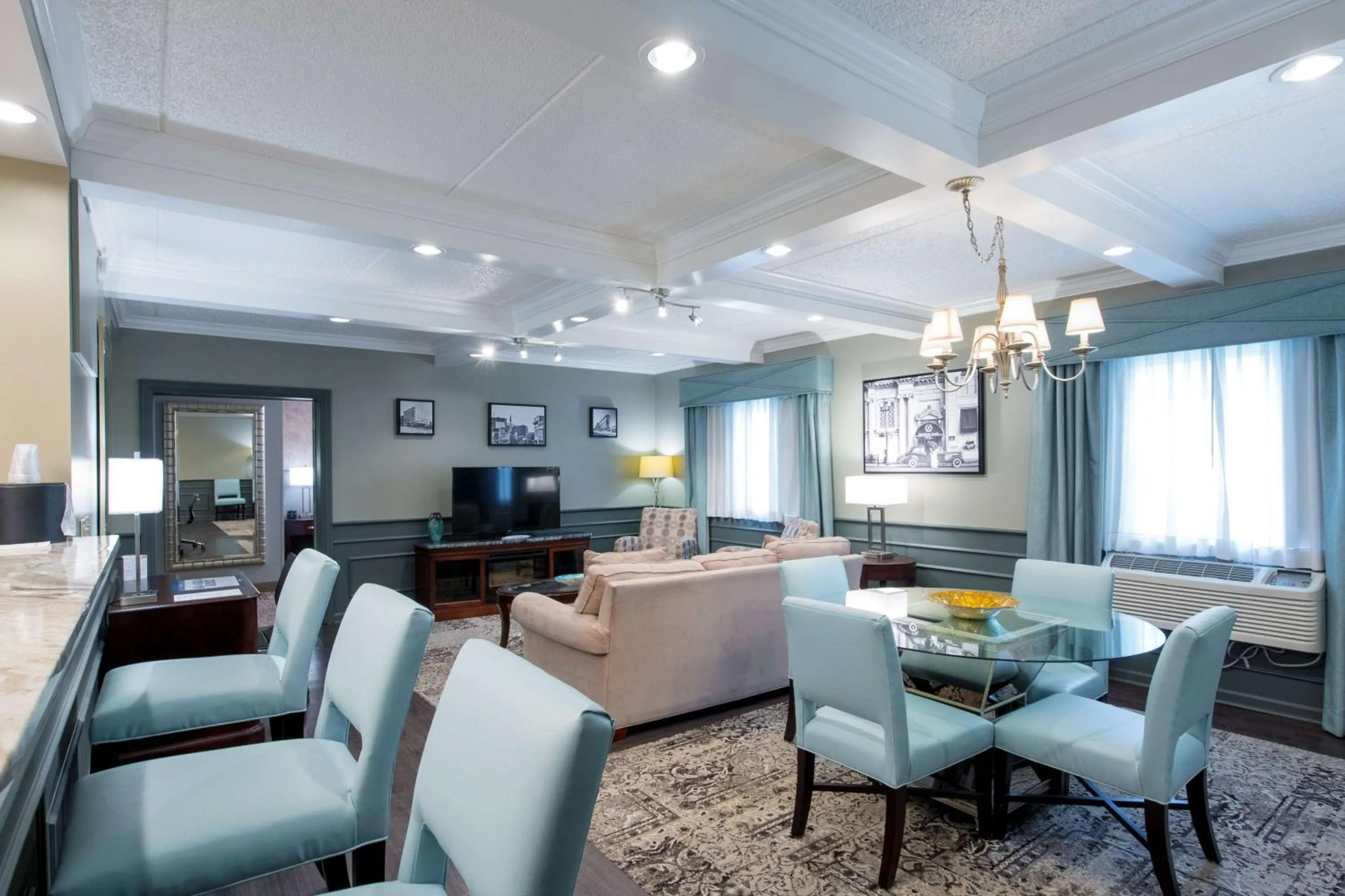 Photo of the whole room in Best Western PLUS Franklin Square Inn