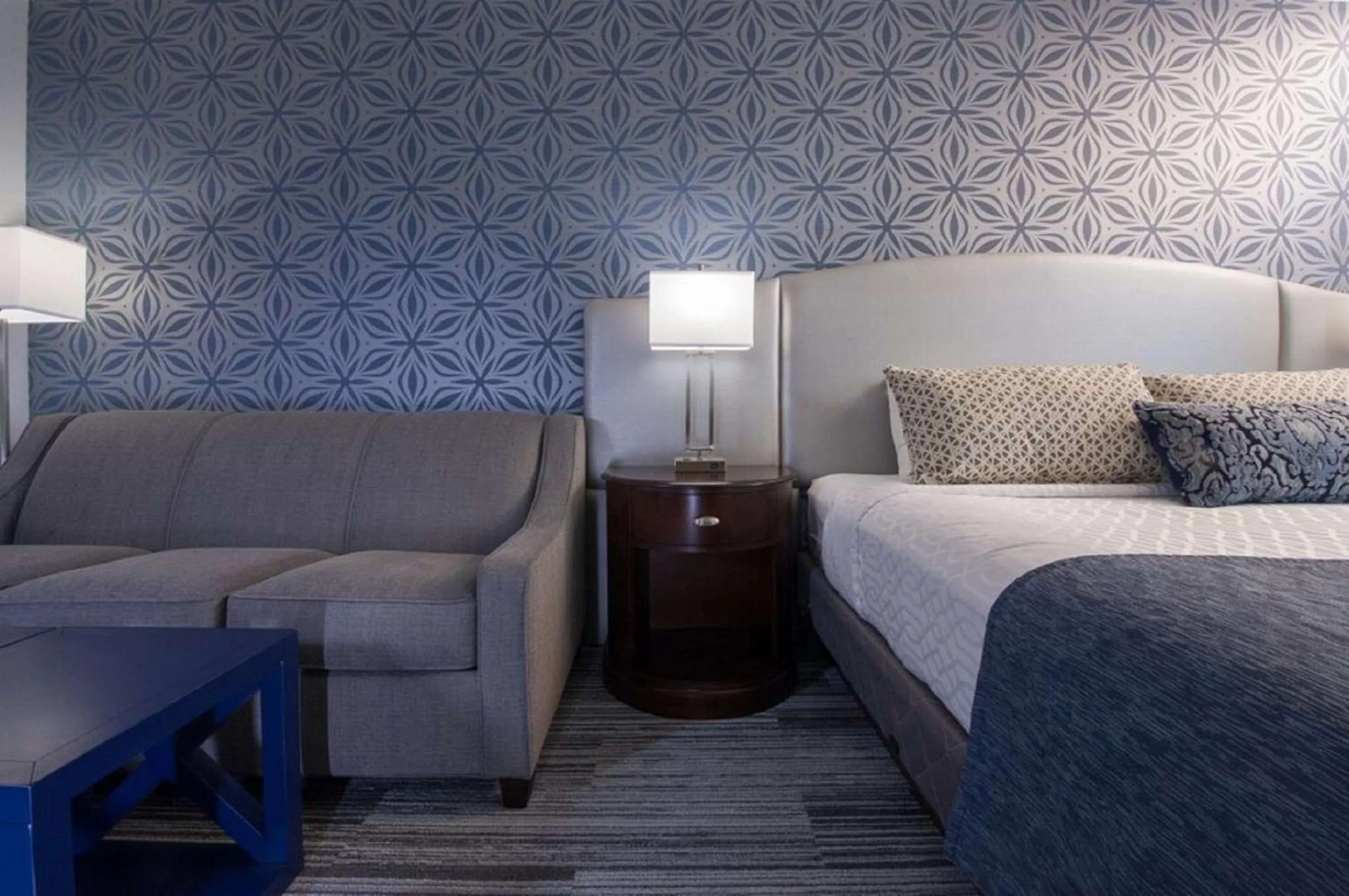 Photo of the whole room, Bed in Best Western PLUS Franklin Square Inn