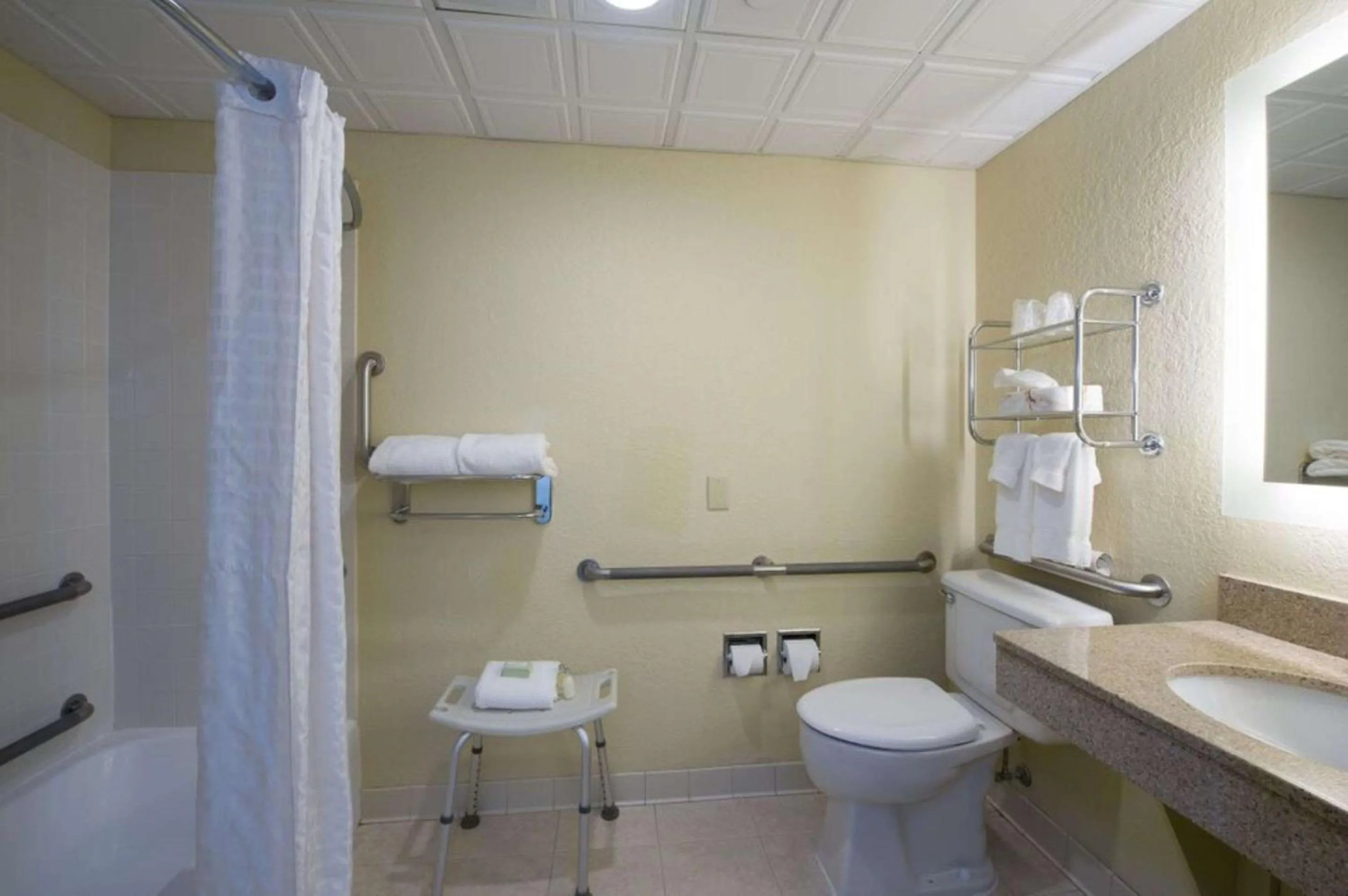 Bathroom in Best Western PLUS Franklin Square Inn