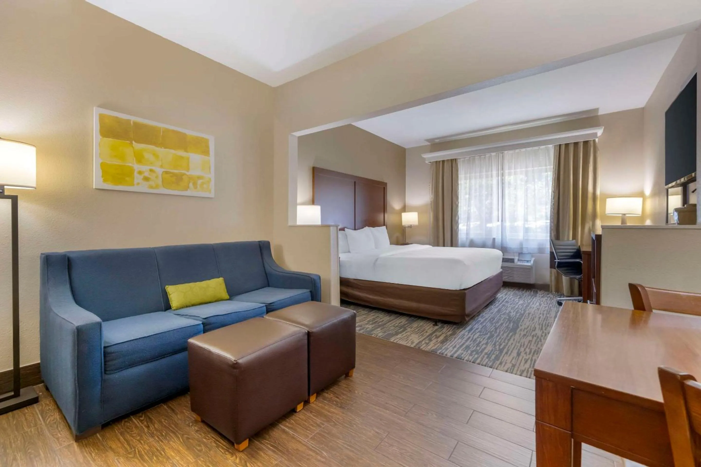 Bedroom, Bed in Comfort Suites Keeneland