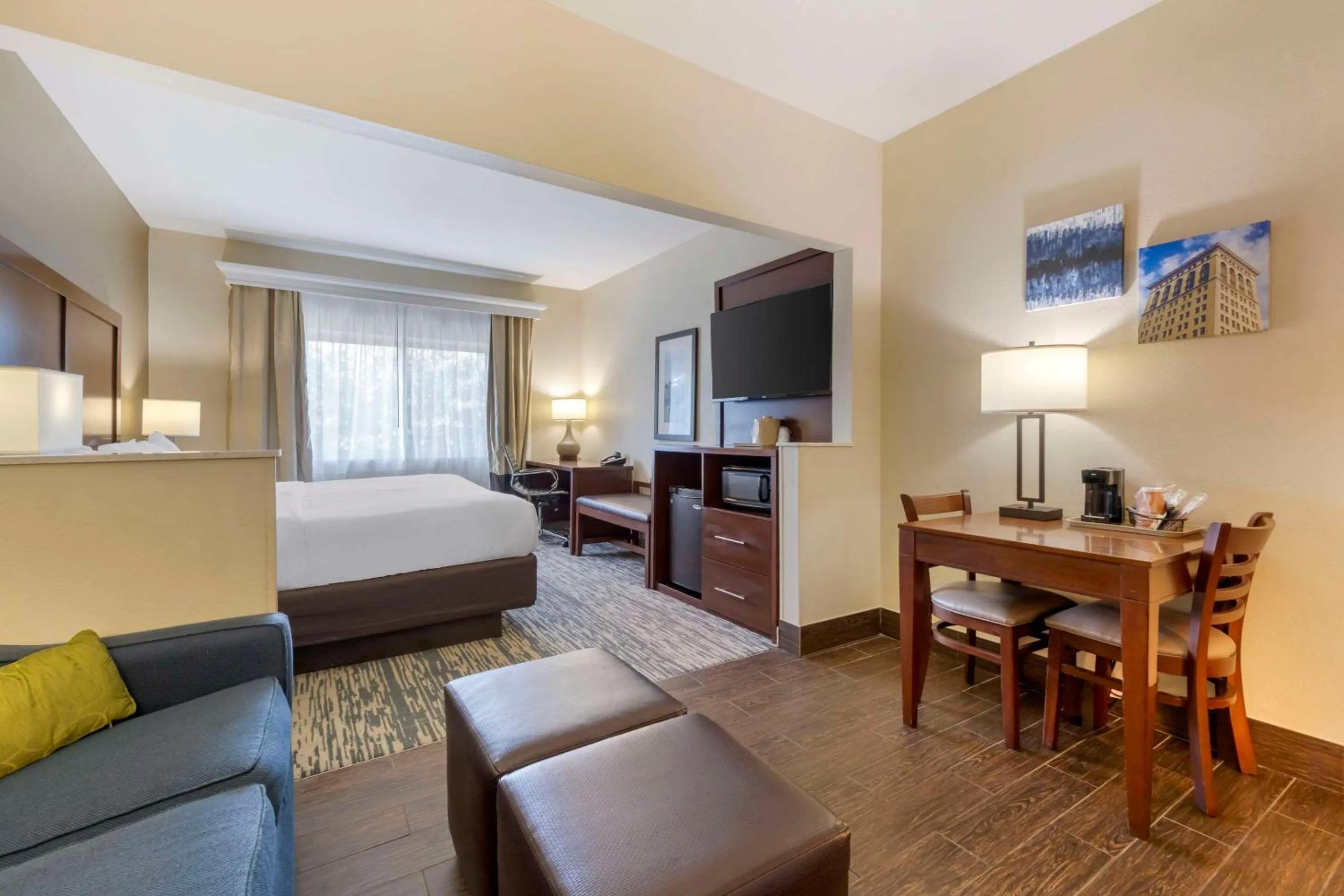 Bedroom, Bed in Comfort Suites Keeneland