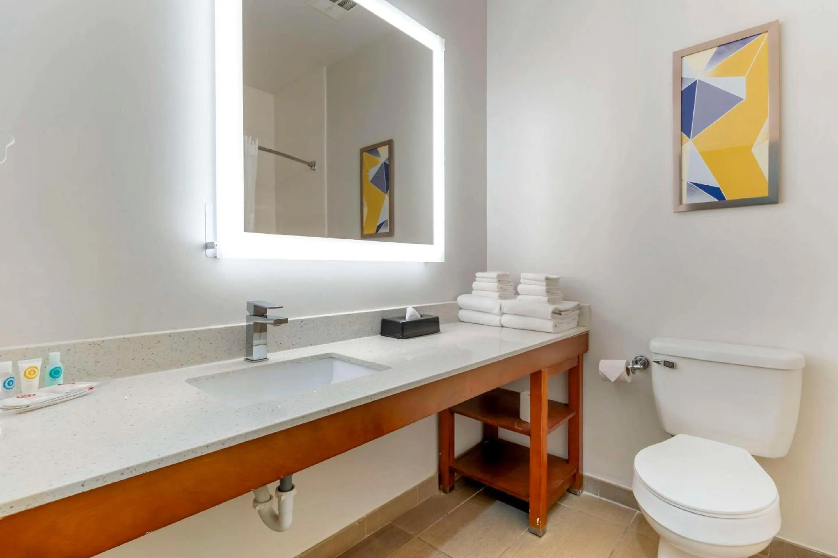 Bedroom in Comfort Suites Keeneland