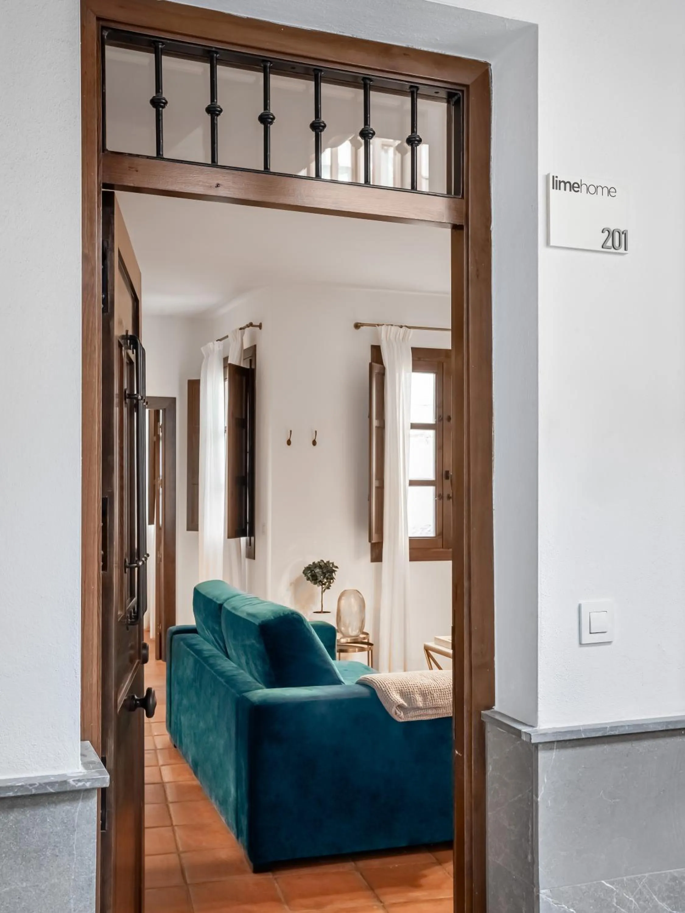 Facade/entrance, Bed in limehome Granada Calle Santa Ana