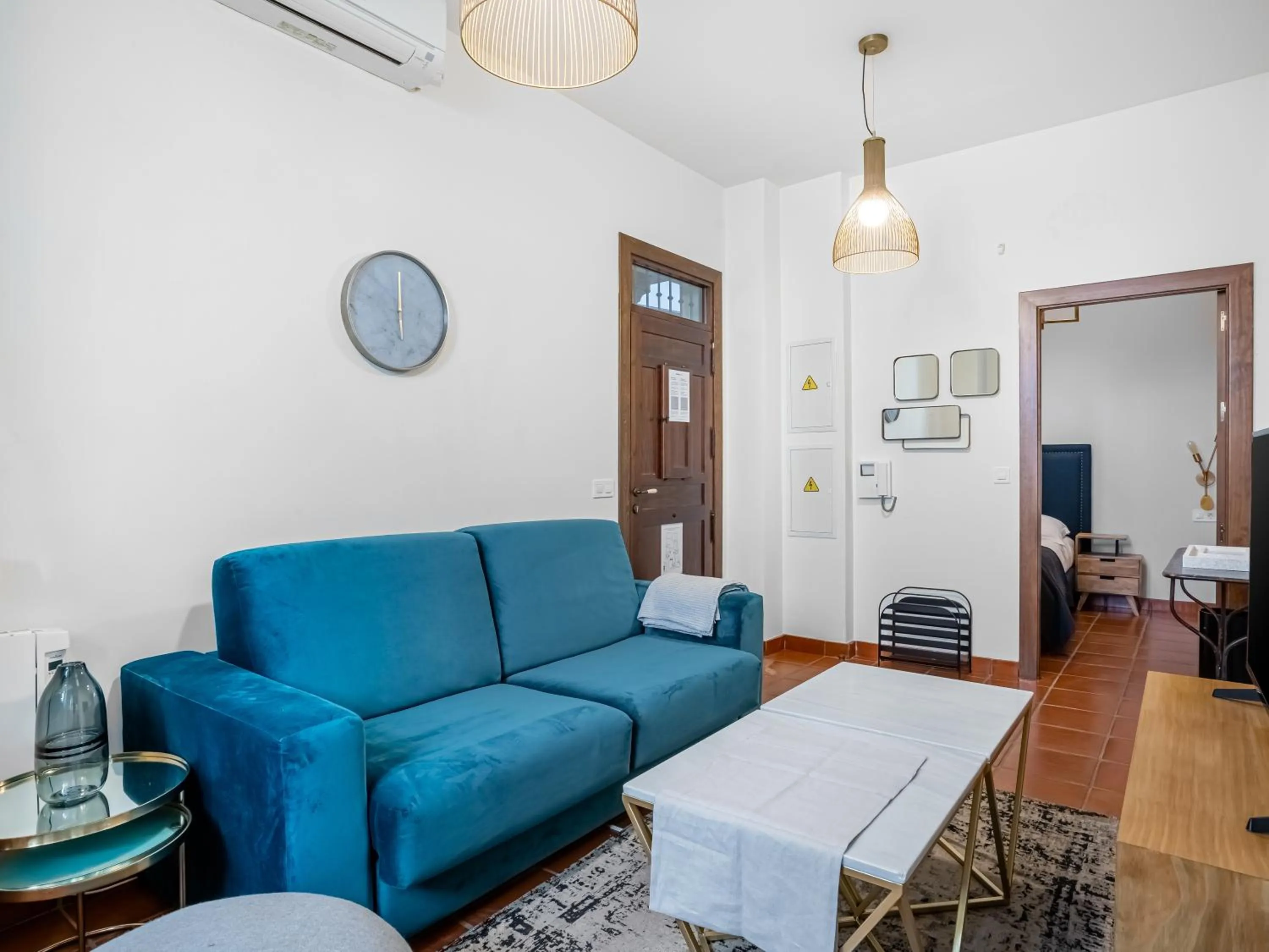 Living room in limehome Granada Calle Santa Ana