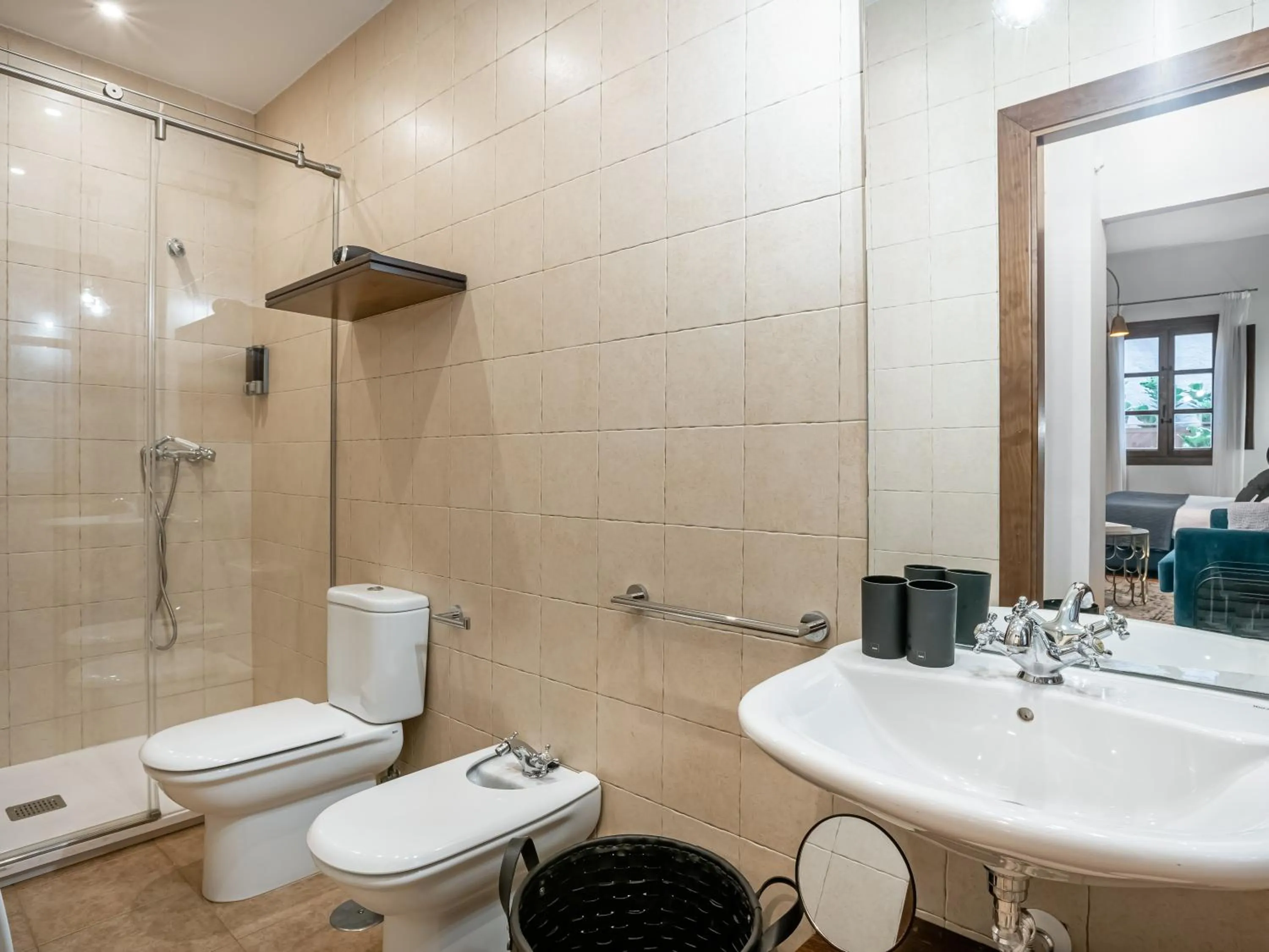 Shower in limehome Granada Calle Santa Ana