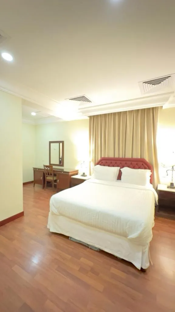 Bedroom, Bed in The Palace Suites