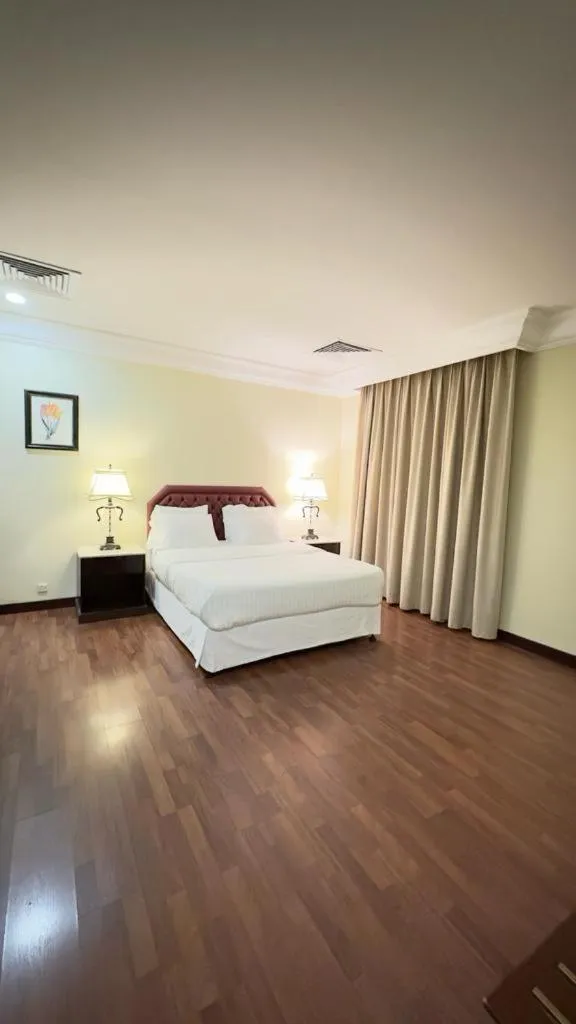 Bedroom, Bed in The Palace Suites