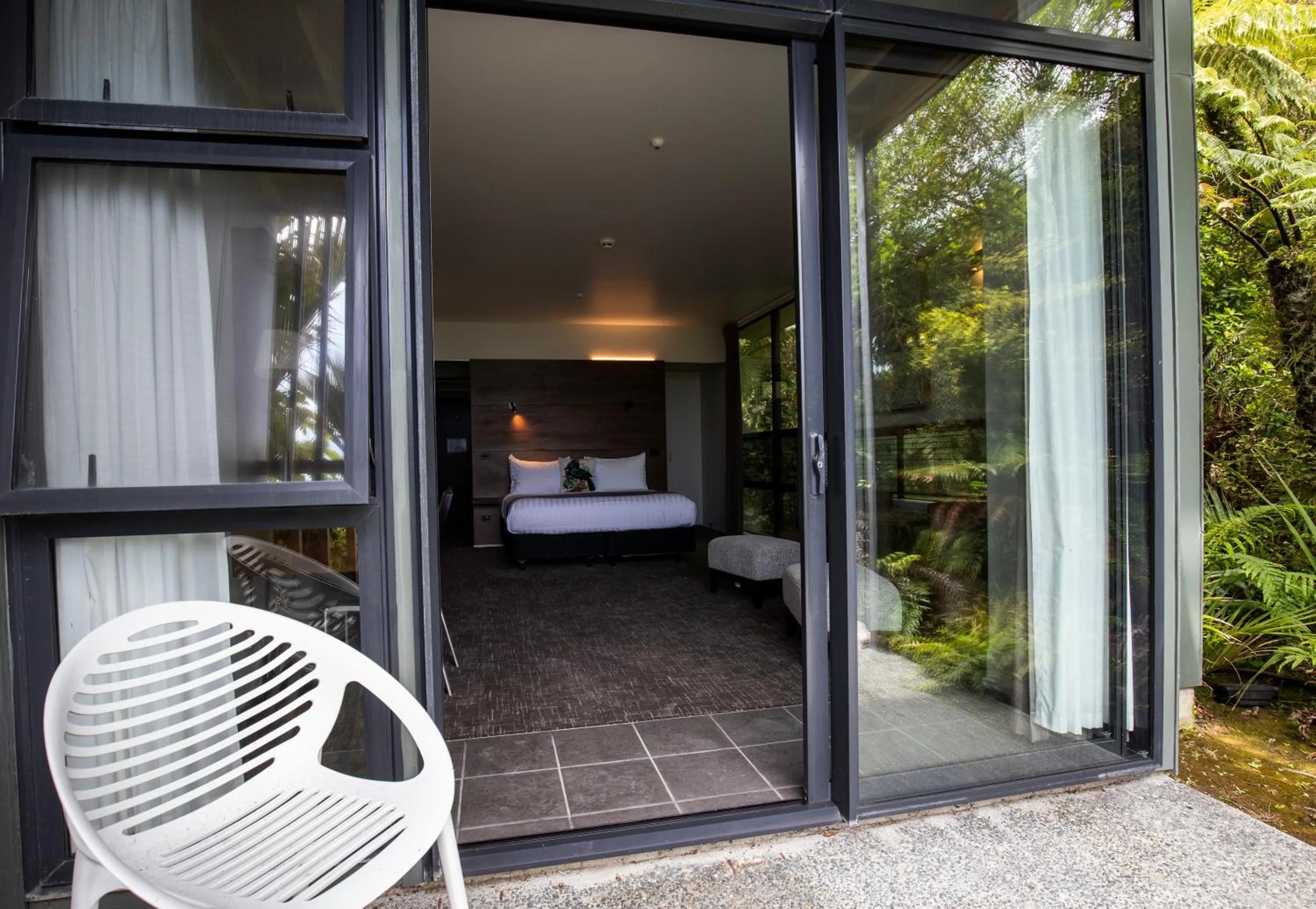 Patio, Bed in Scenic Hotel Punakaiki