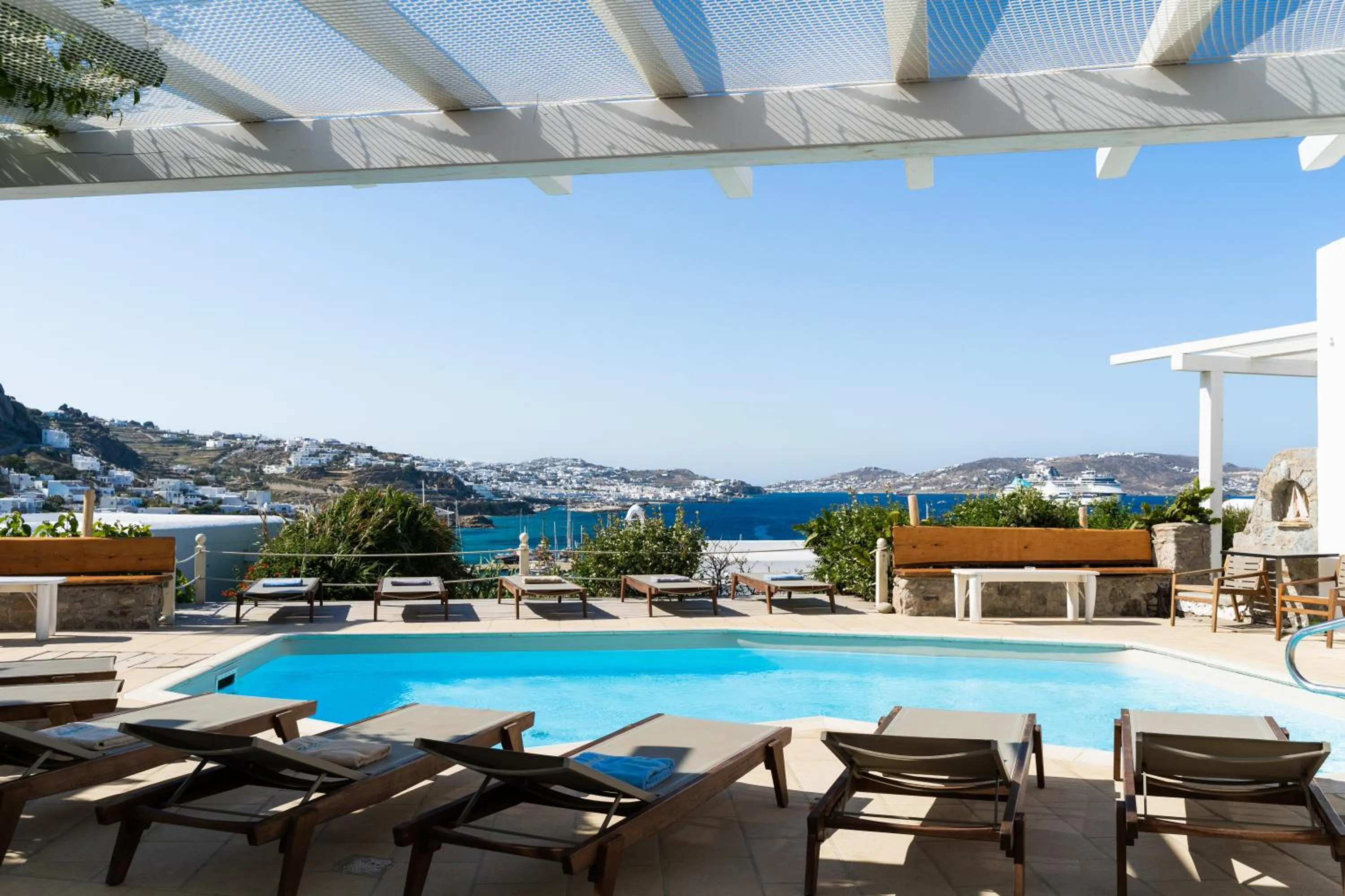 Swimming pool in Rhenia Hotel