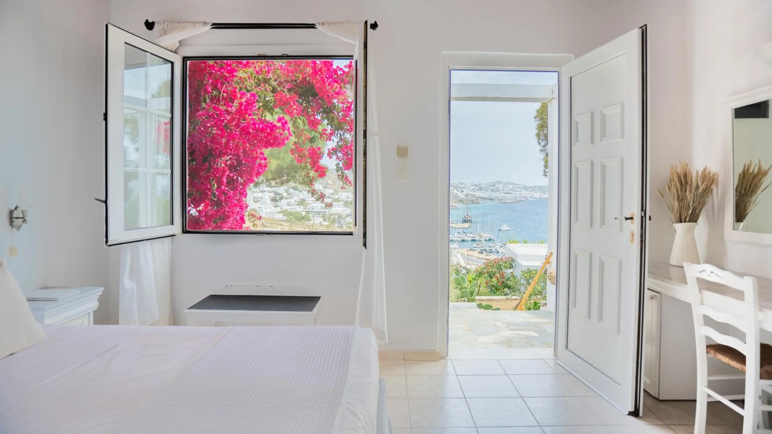 Bedroom, Bed in Rhenia Hotel