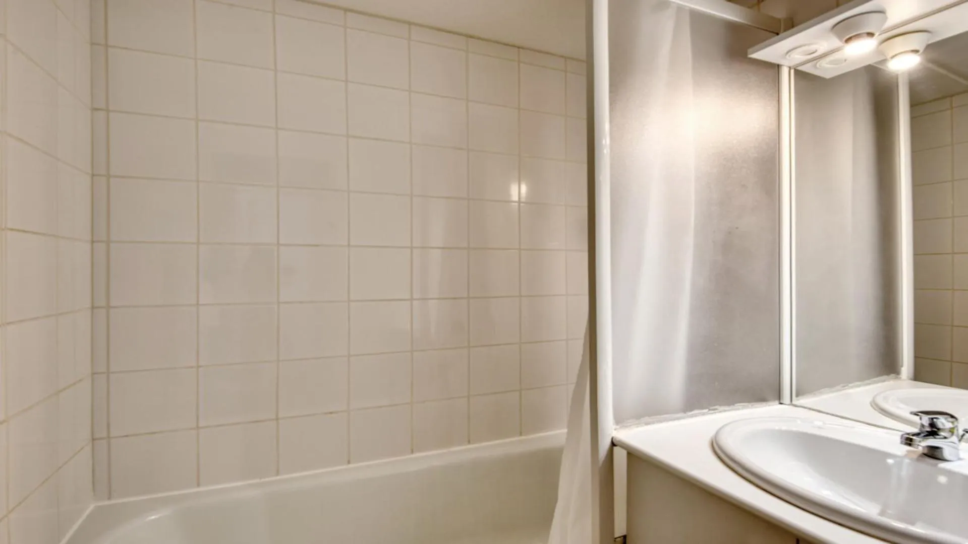 Bathroom in Vacancéole - Residence le Domaine du Bosquet