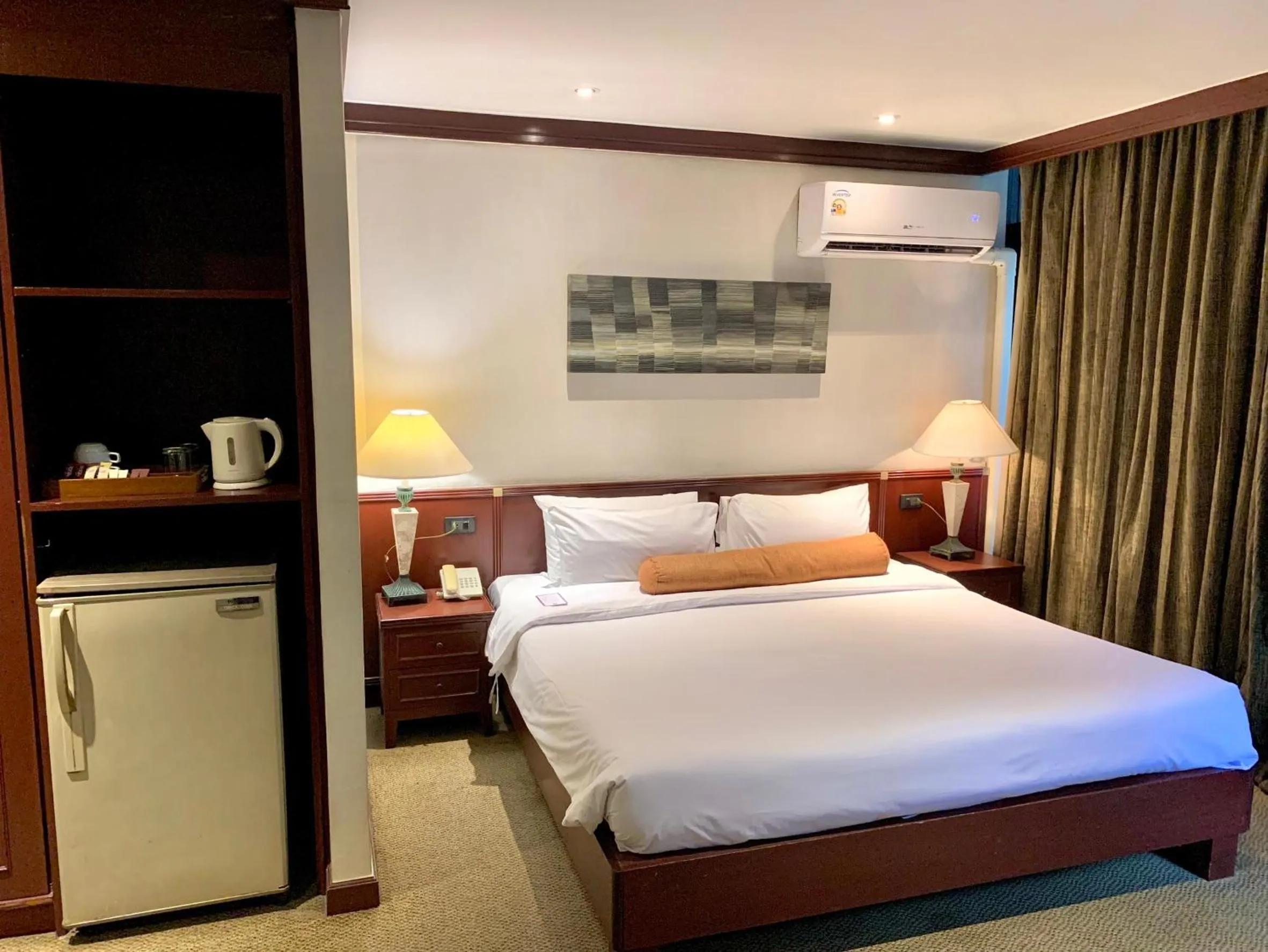 Bedroom, Bed in City Lodge Bangkok