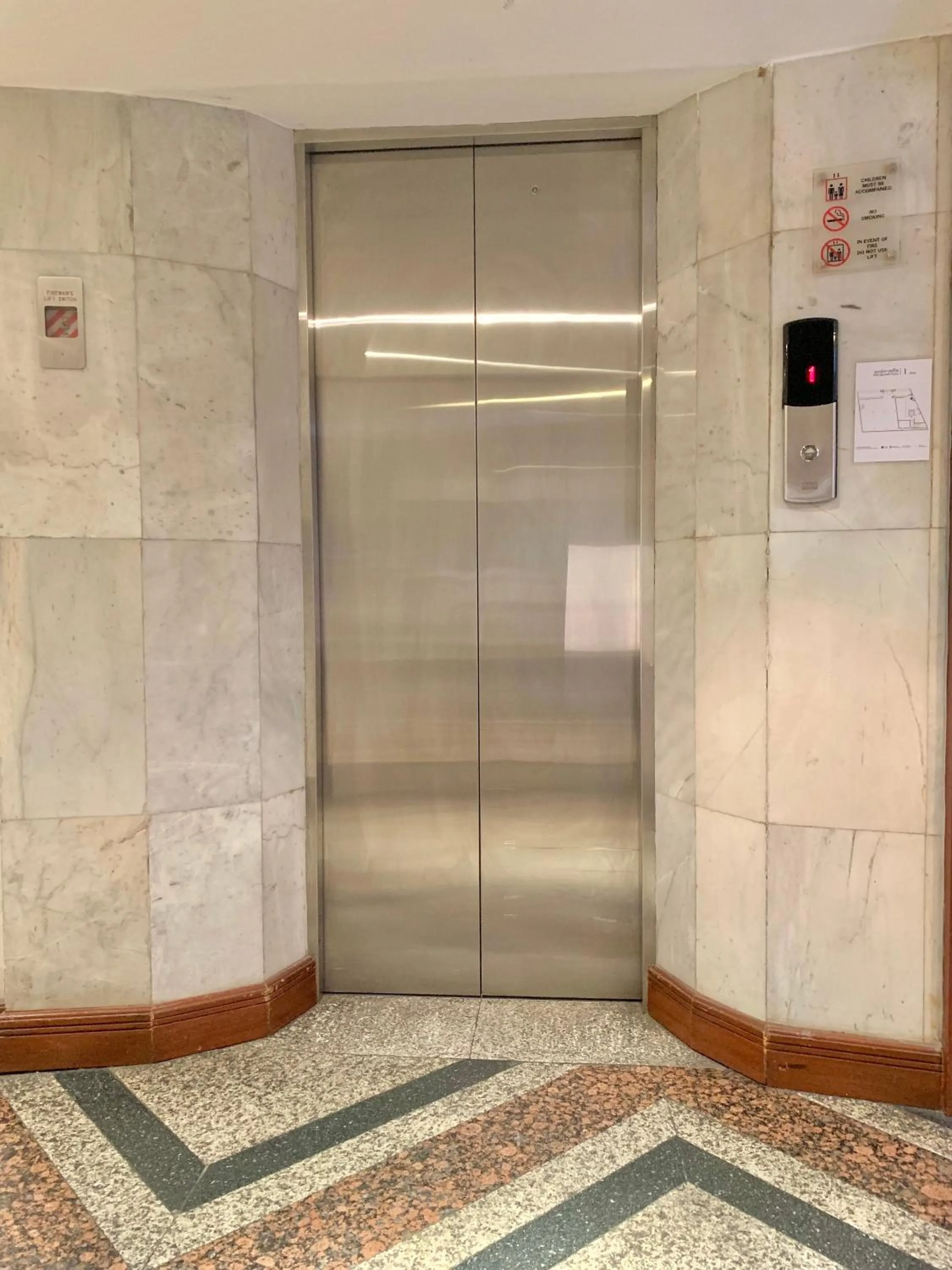 elevator in City Lodge Bangkok