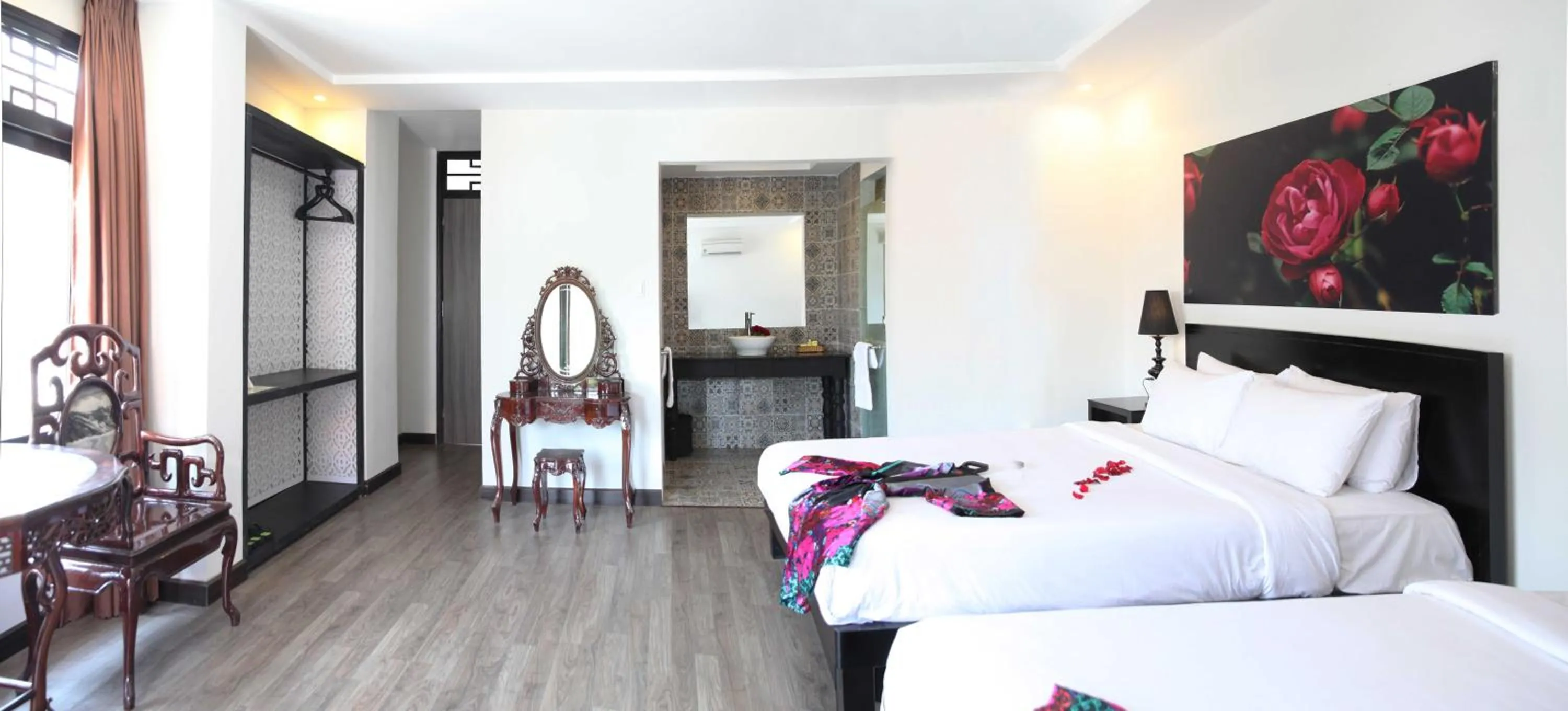 Shower, Bed in Thanh Binh 2 Hotel