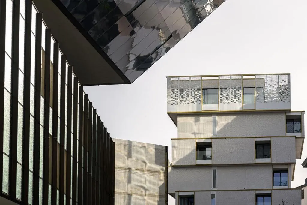 Facade/entrance in HasHotel