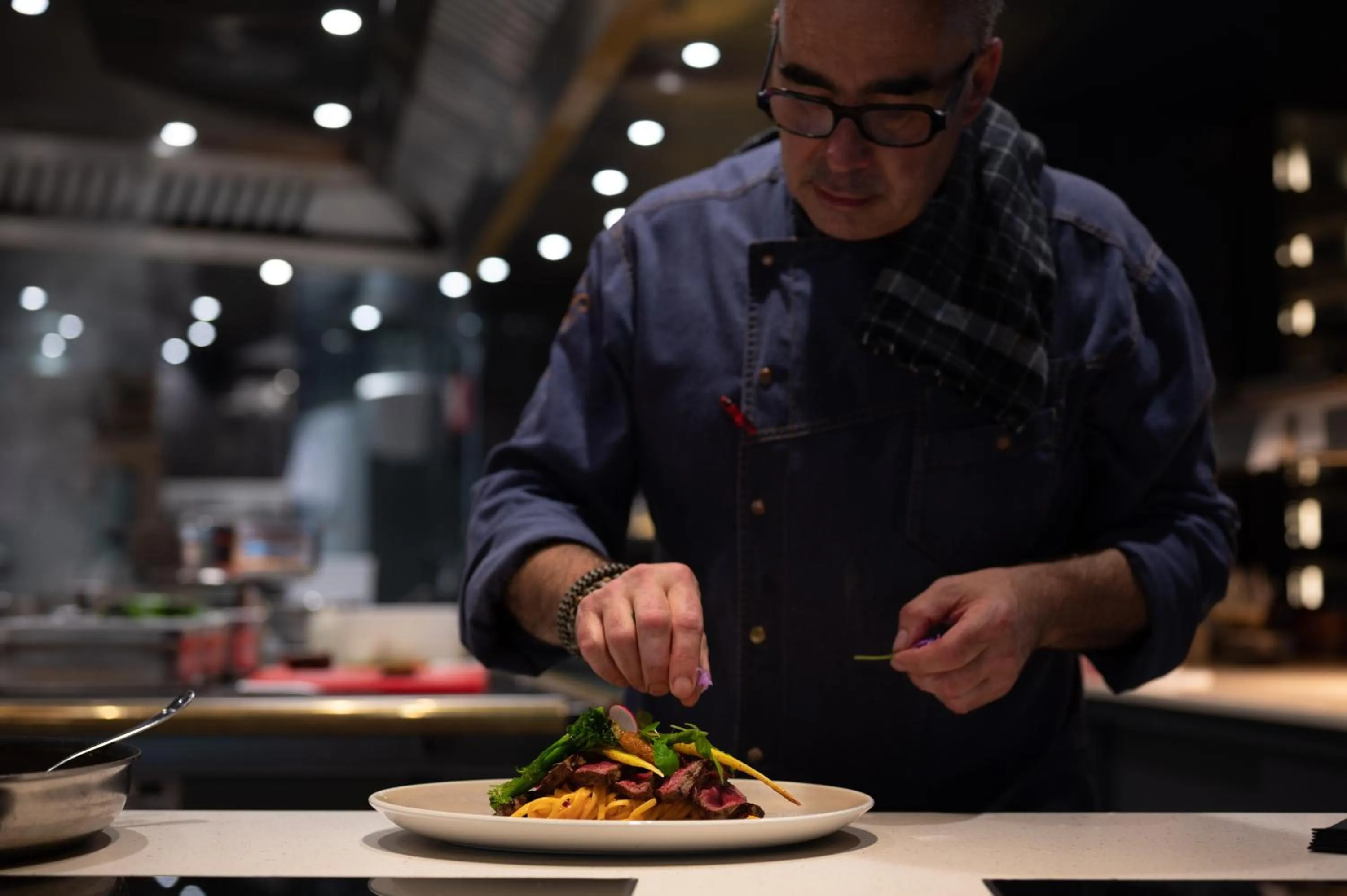 Restaurant/places to eat in HasHotel