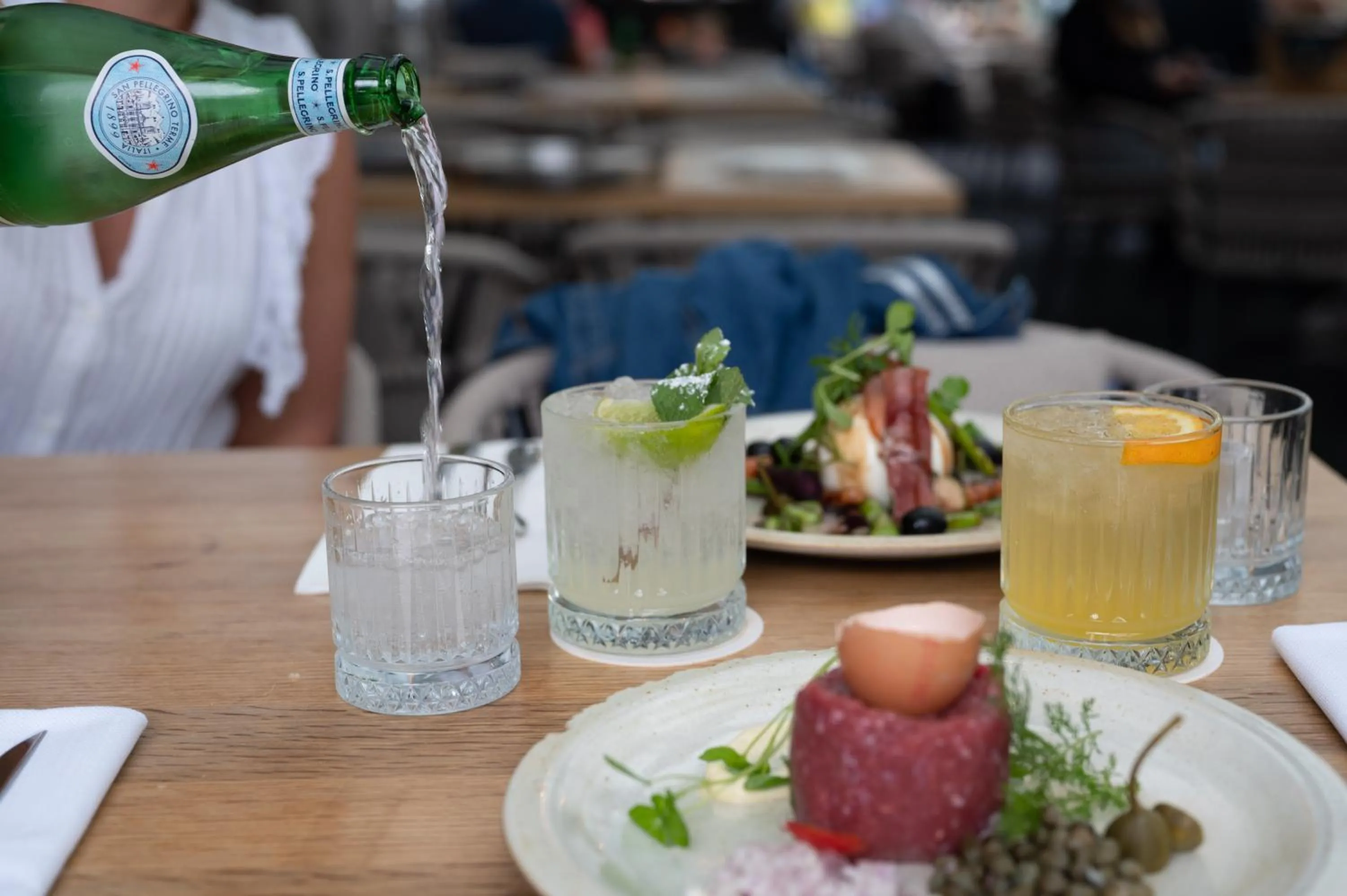 Restaurant/places to eat in HasHotel