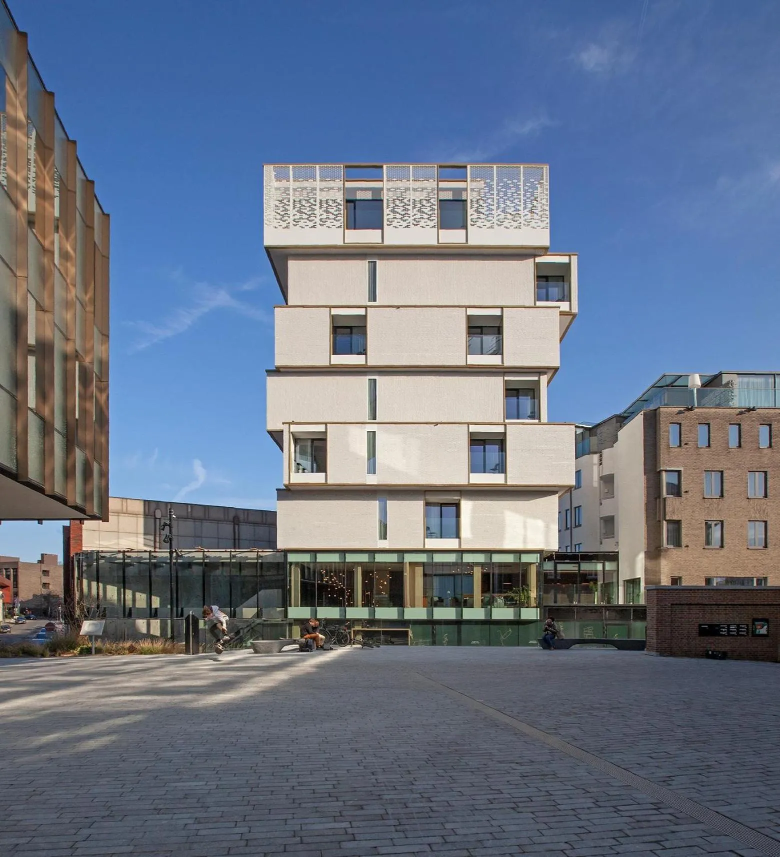 Property building in HasHotel