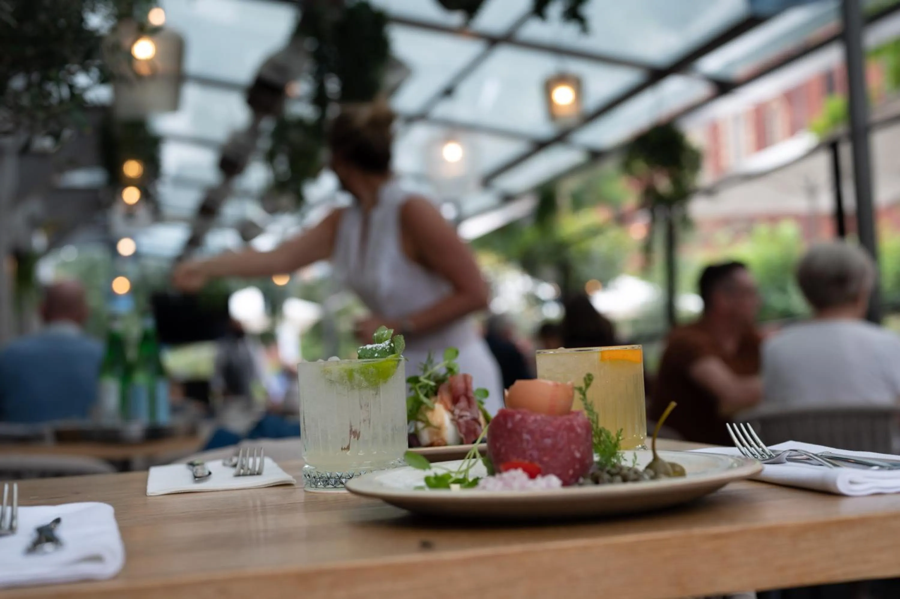 Restaurant/places to eat in HasHotel