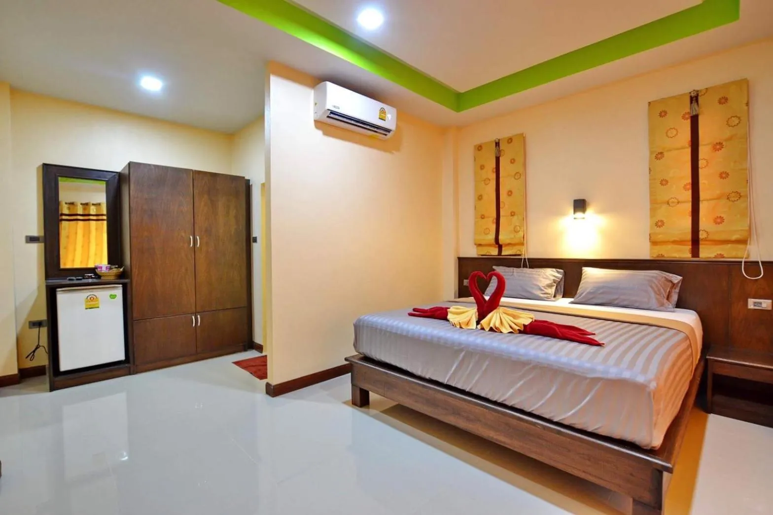 Bed in Toongyoong Longbeach Resort SHA Plus